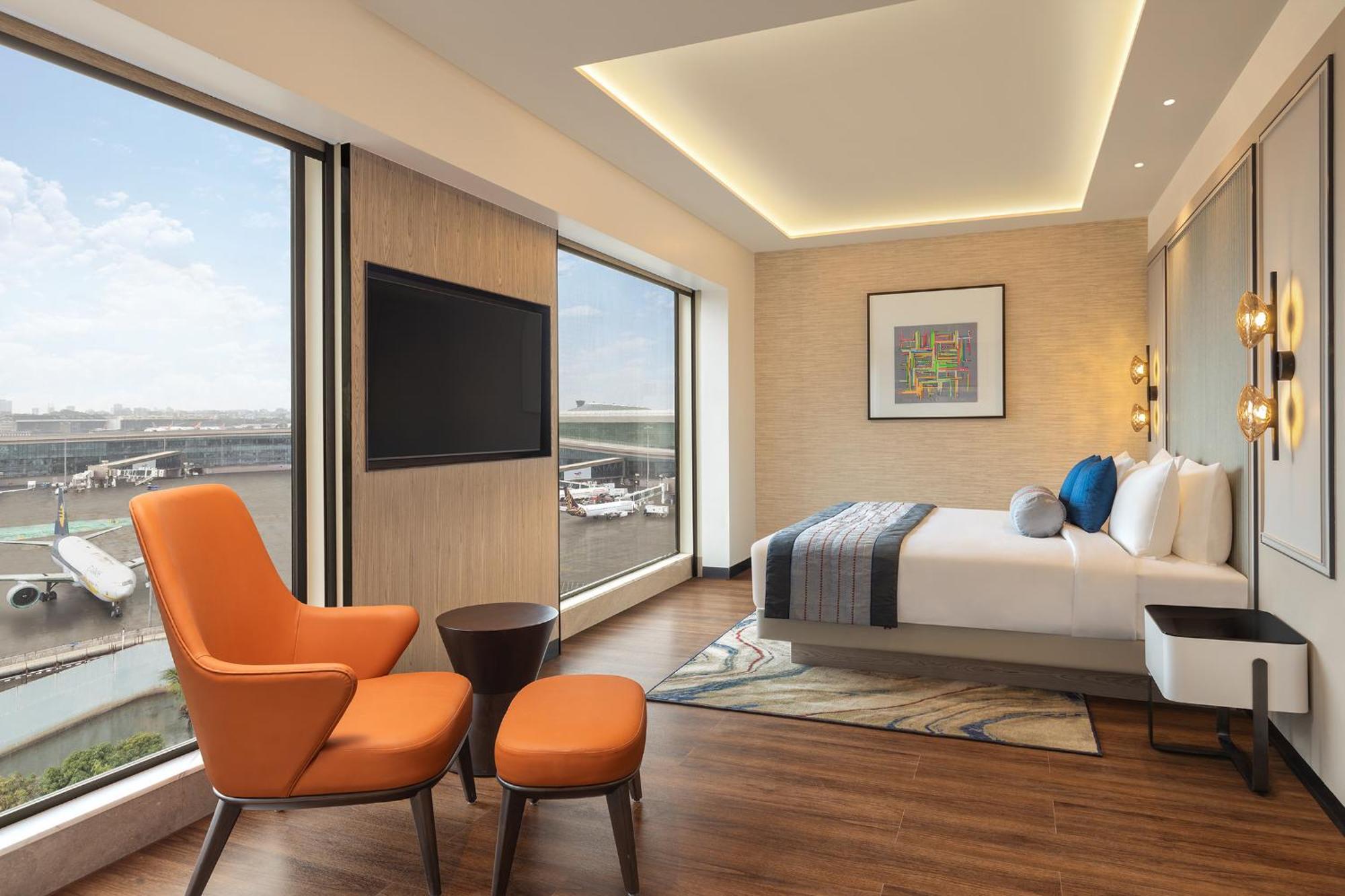 Presidential King Suite with Sofa Bed and Courtyard View