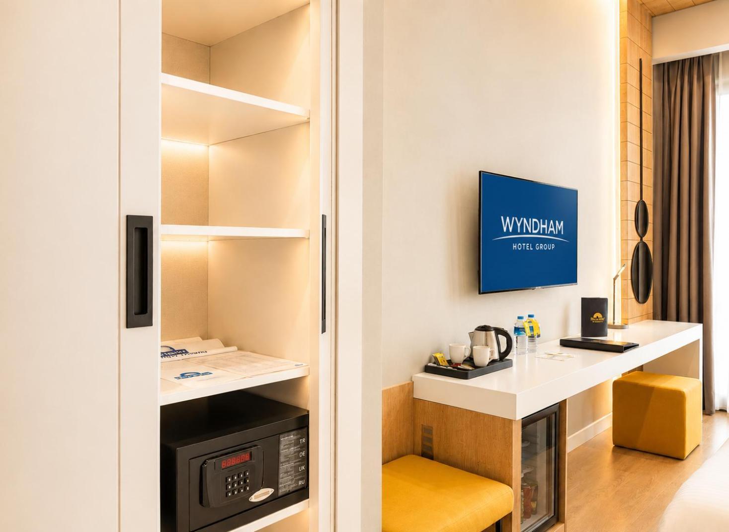 Accessible Corner Room