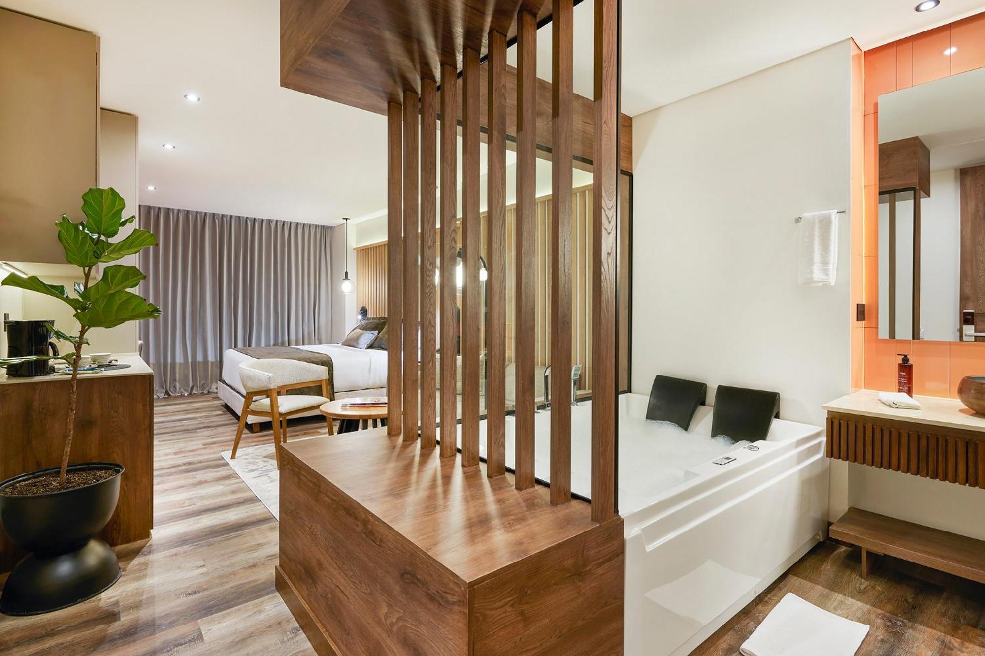 Suite with Spa Bath