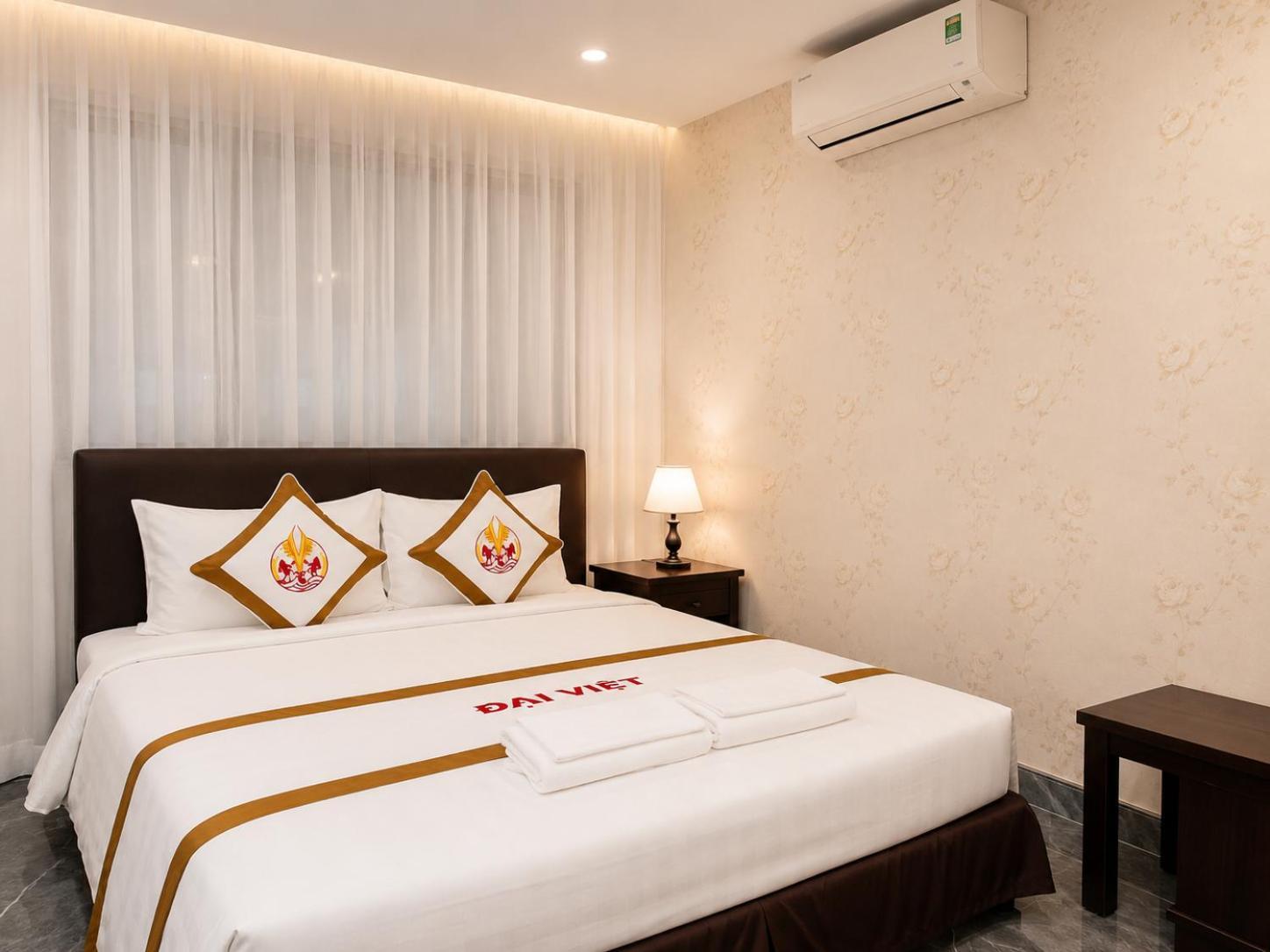 Standard Queen Room