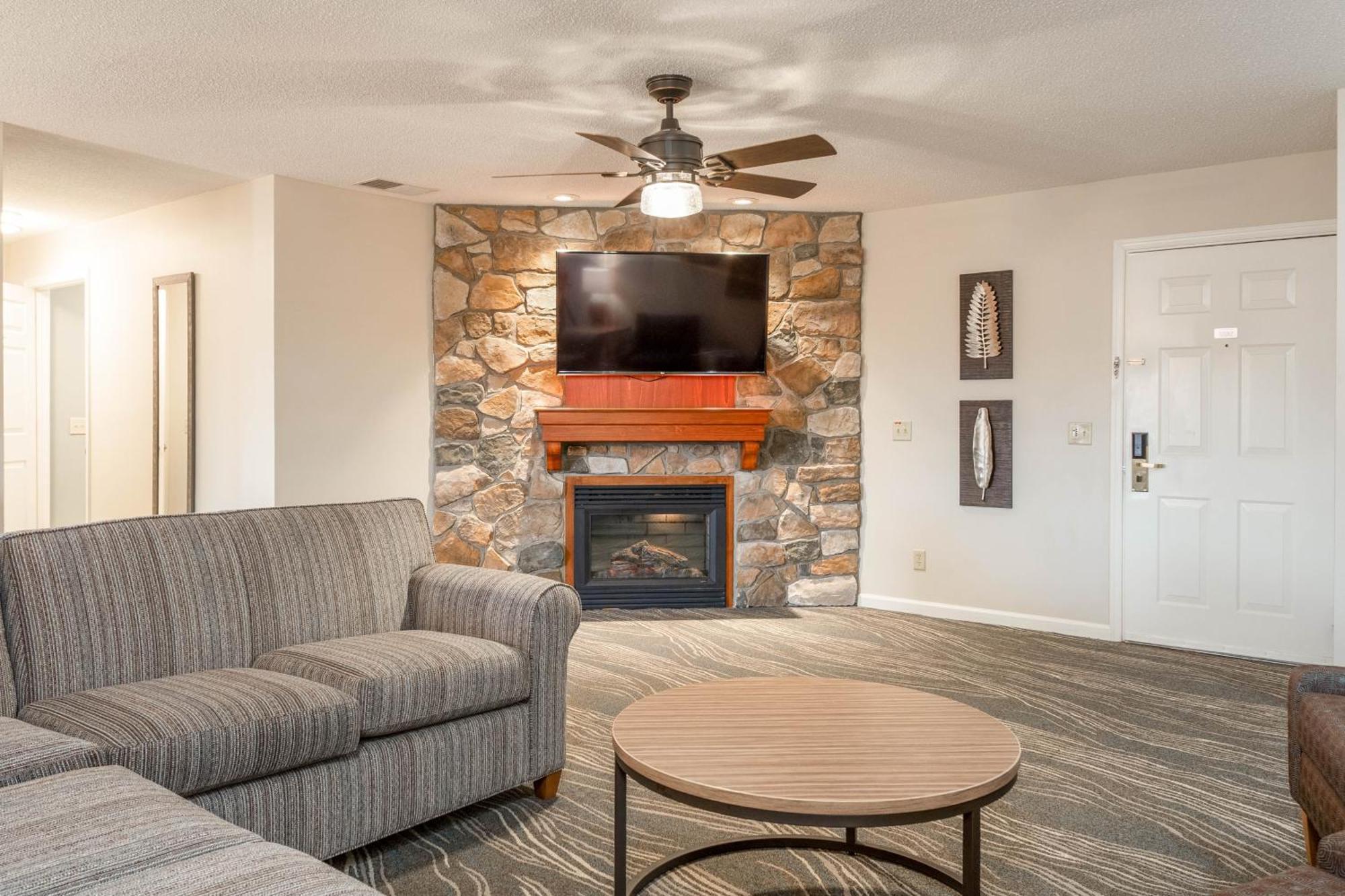 Woodstone Two Bedroom Deluxe Condo with Jacuzzi - Partial Kitchen
