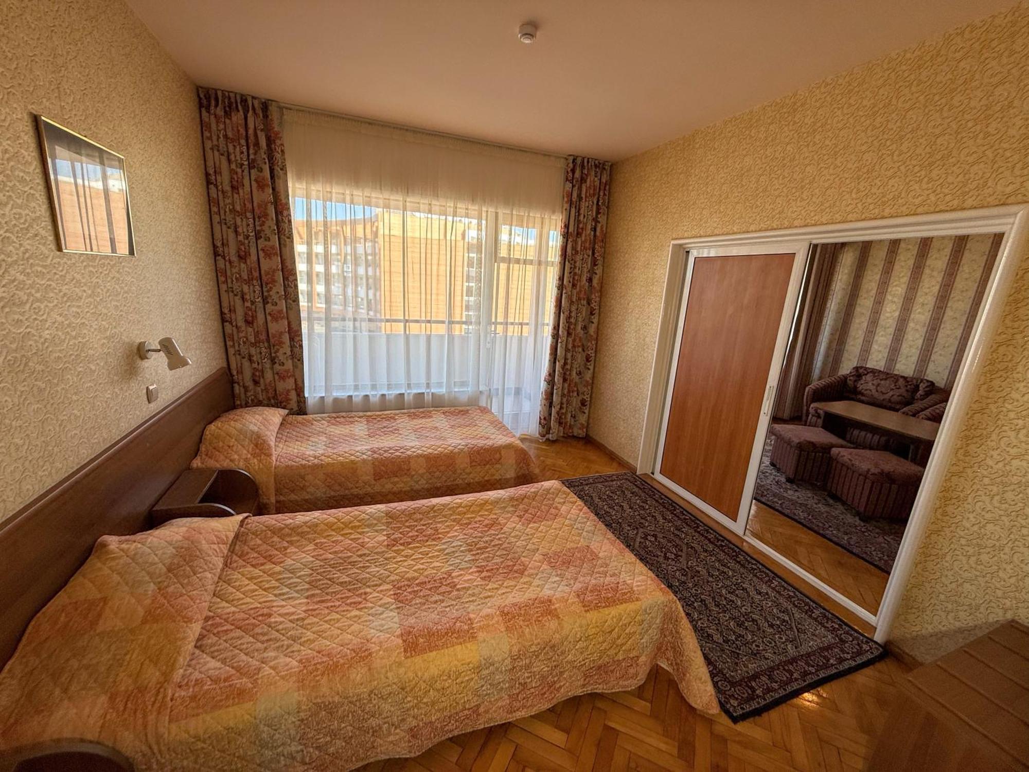 One-Bedroom Suite with Balcony