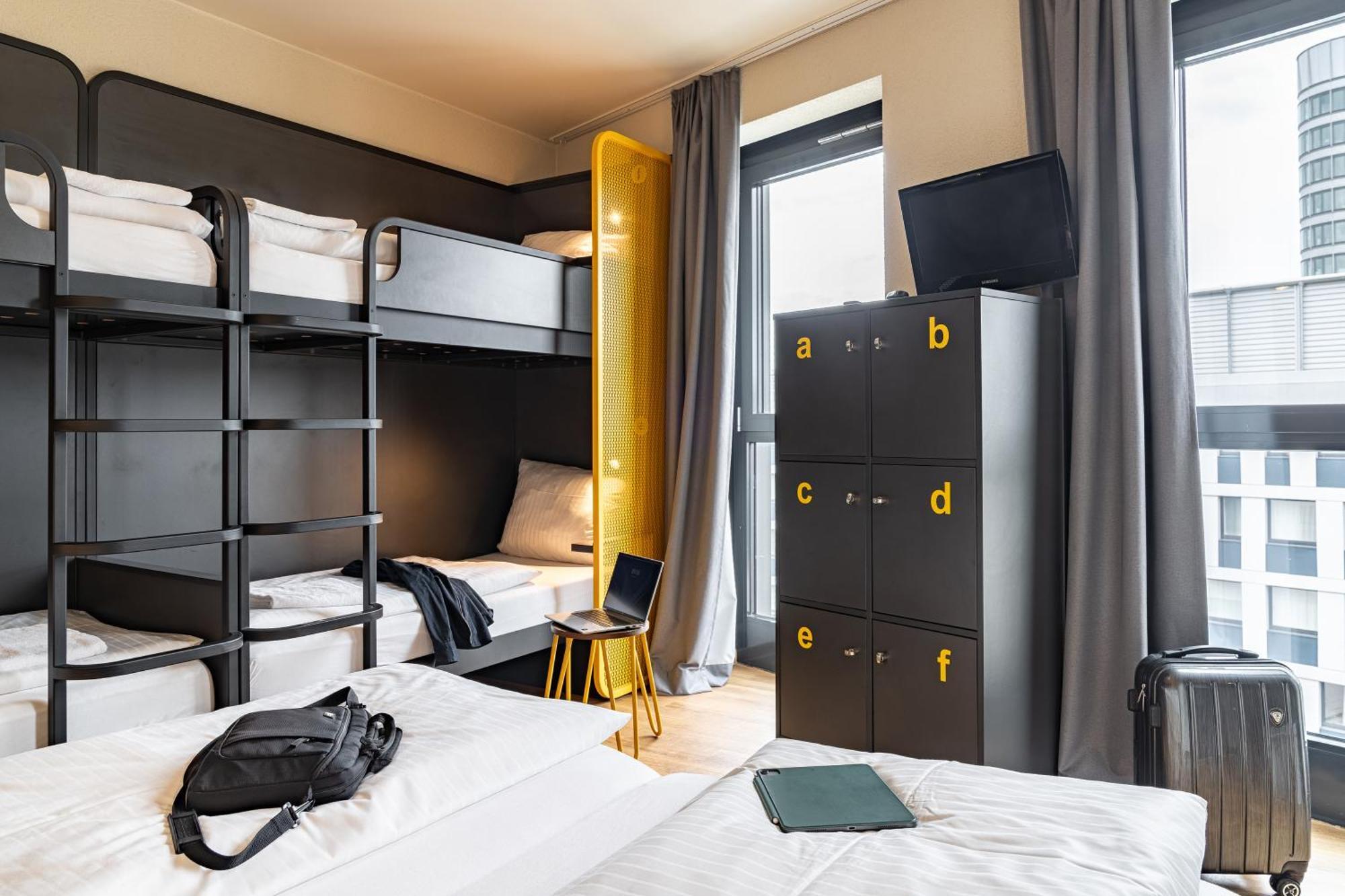 Bed in 6-Bed Mixed Dormitory Room