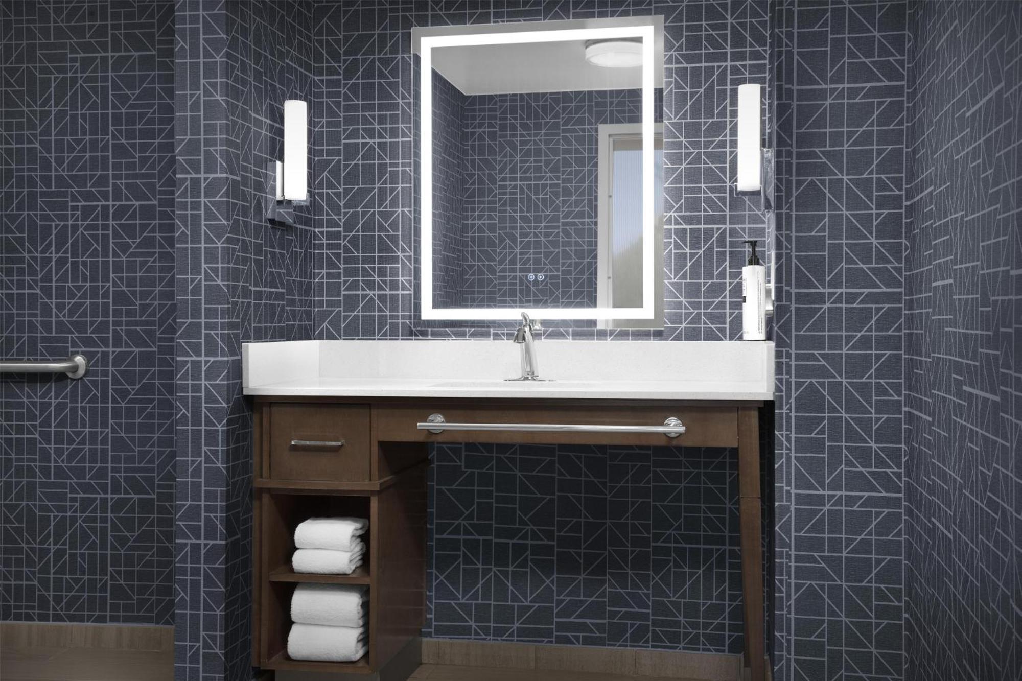 King Studio - Mobility Accessible/Non-Smoking