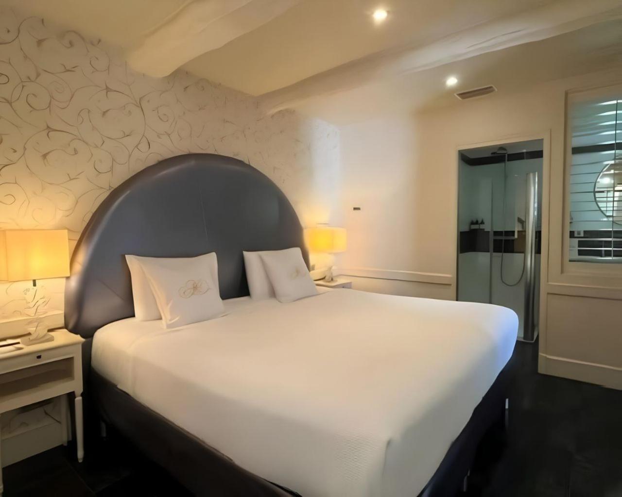 Suite with Pool View