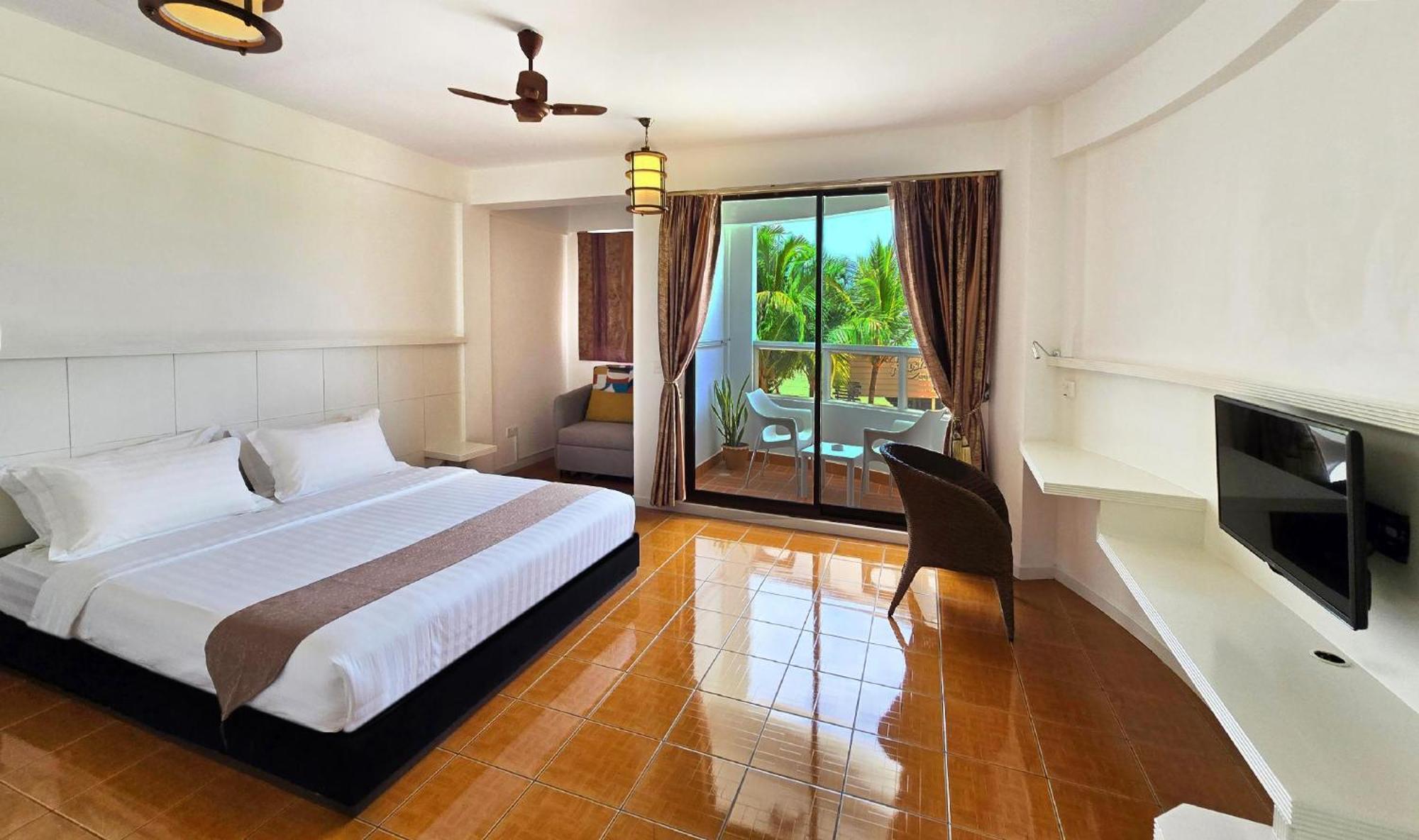 Deluxe Double Room with Beach View