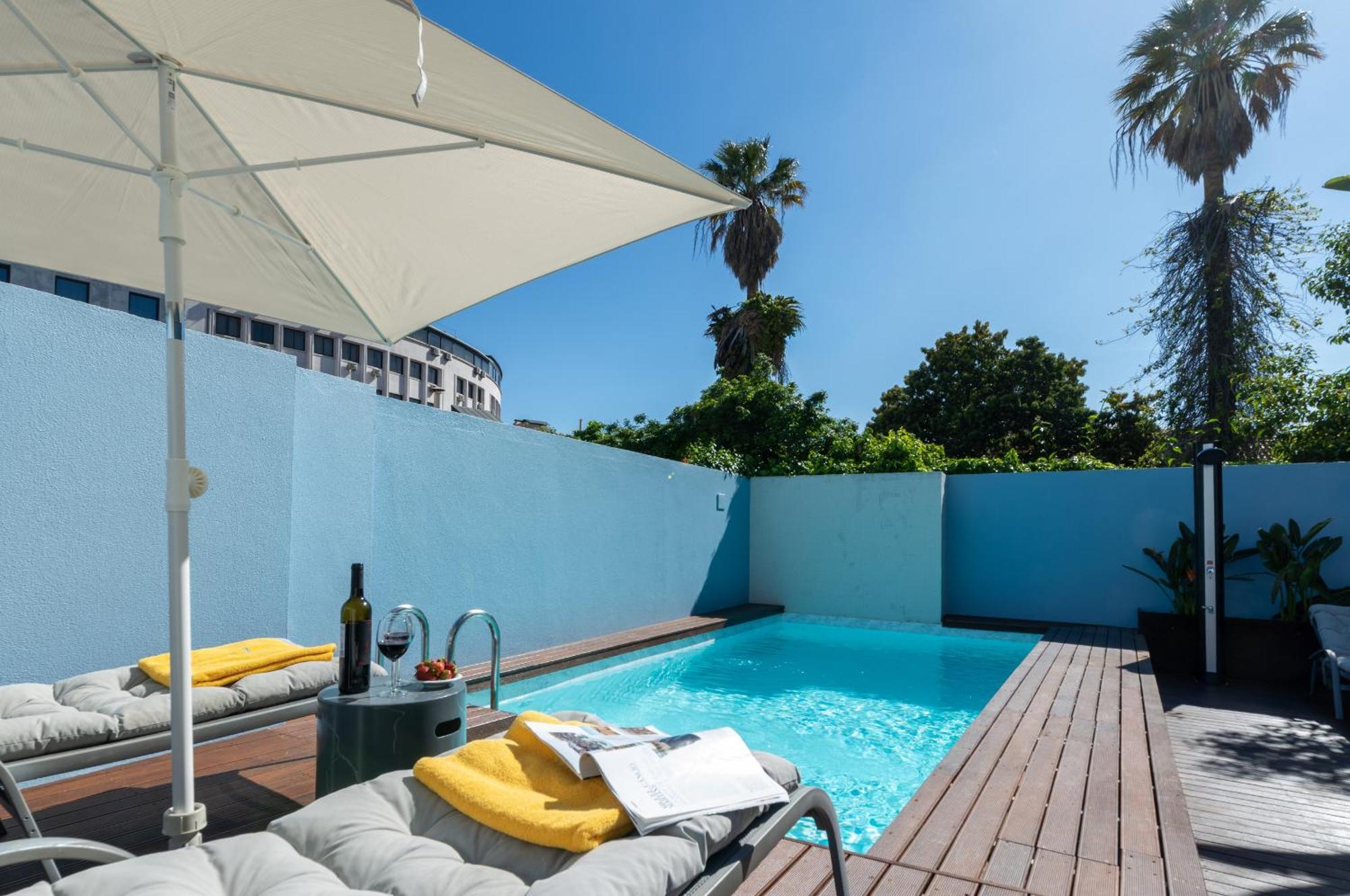 One-Bedroom Apartment with Balcony