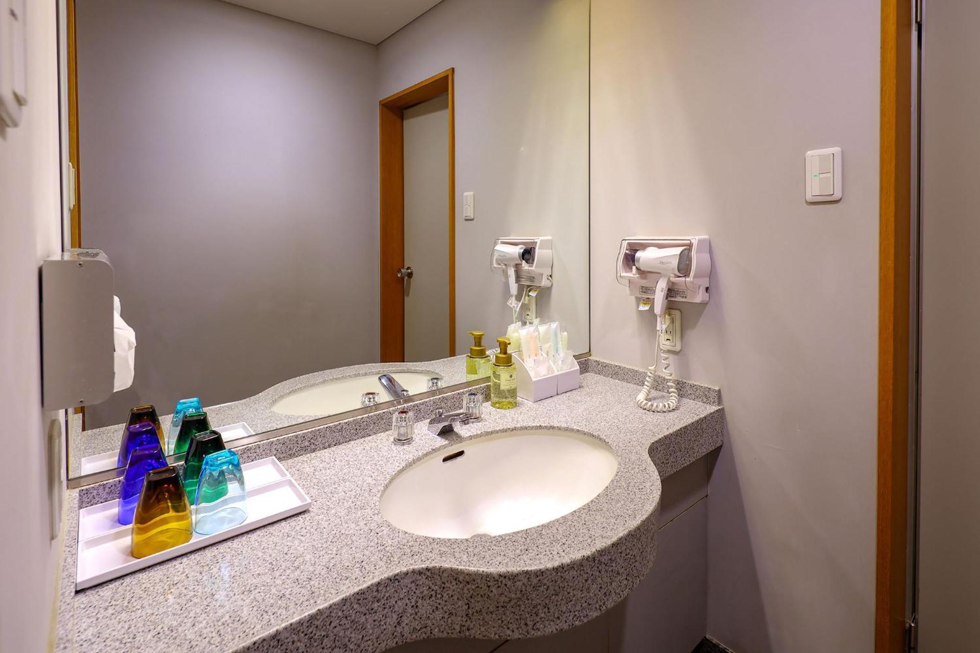 Standard Japanese-Western-Style Twin Room holds 4 people - Indoor Bath - Non-Smoking