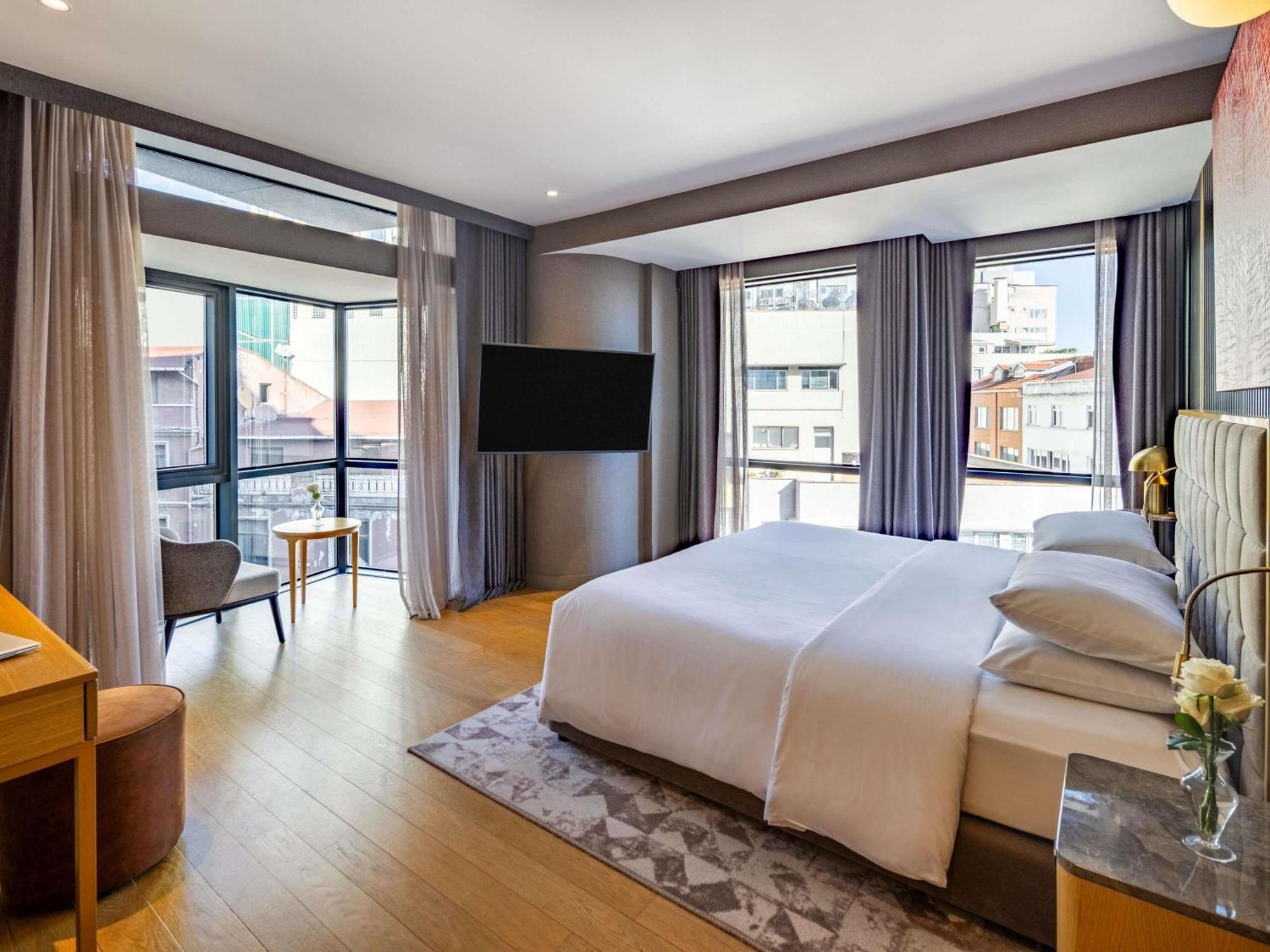 Prestige King Suite - Club Access