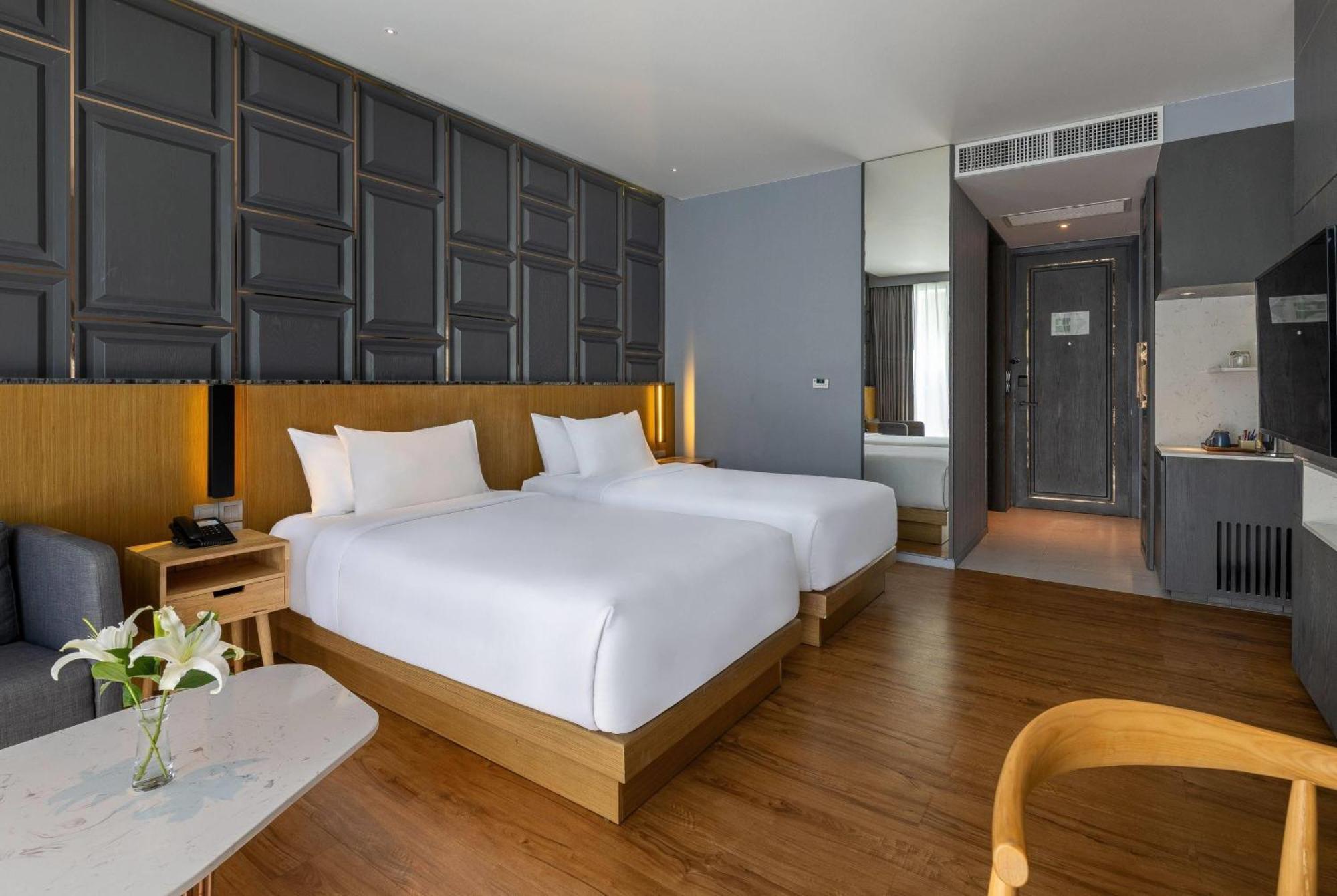 Deluxe Twin Room with Pool View - Non-Smoking