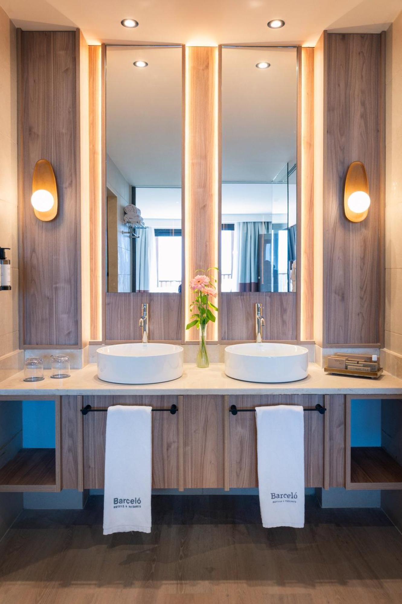 Deluxe Suite with Sea View