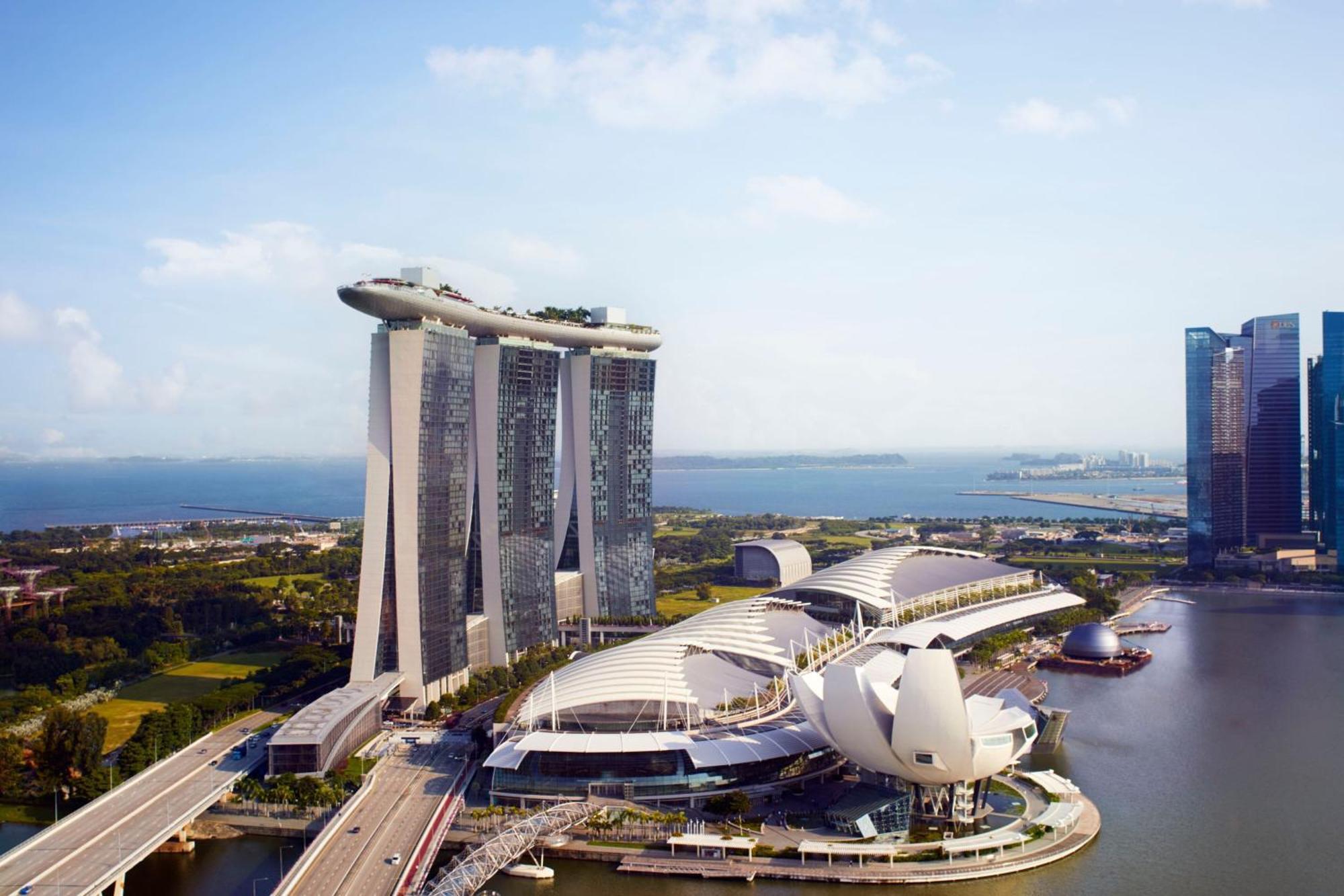 1 Bedroom Millenia Suite, 1 King Bed, Marina Bay View, Lounge Access