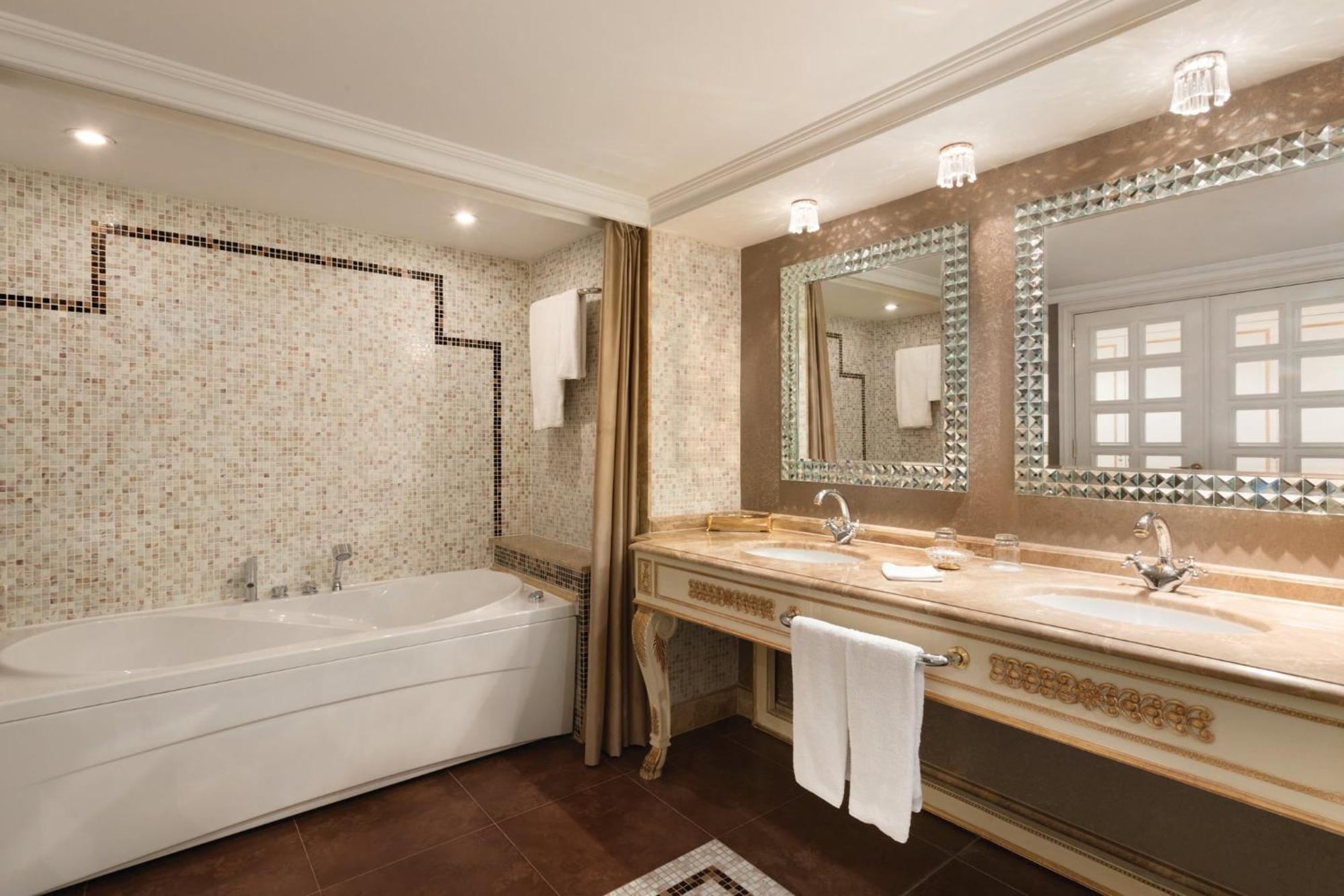 One-Bedroom Suite with King Bed - Non-Smoking