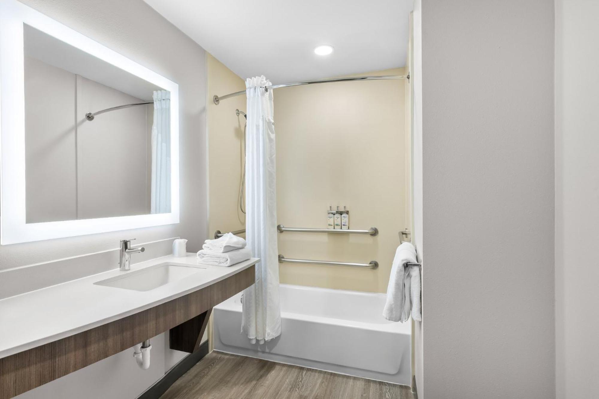 Queen Room - Disability Access
