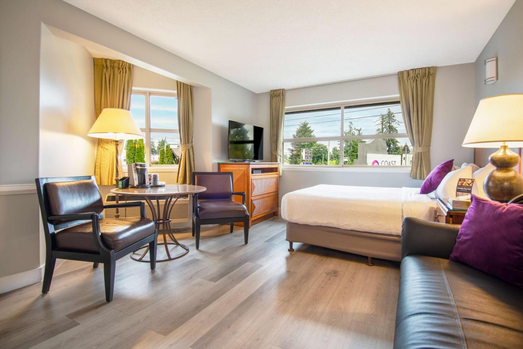Coast Queen Studio Suite with Kitchenette