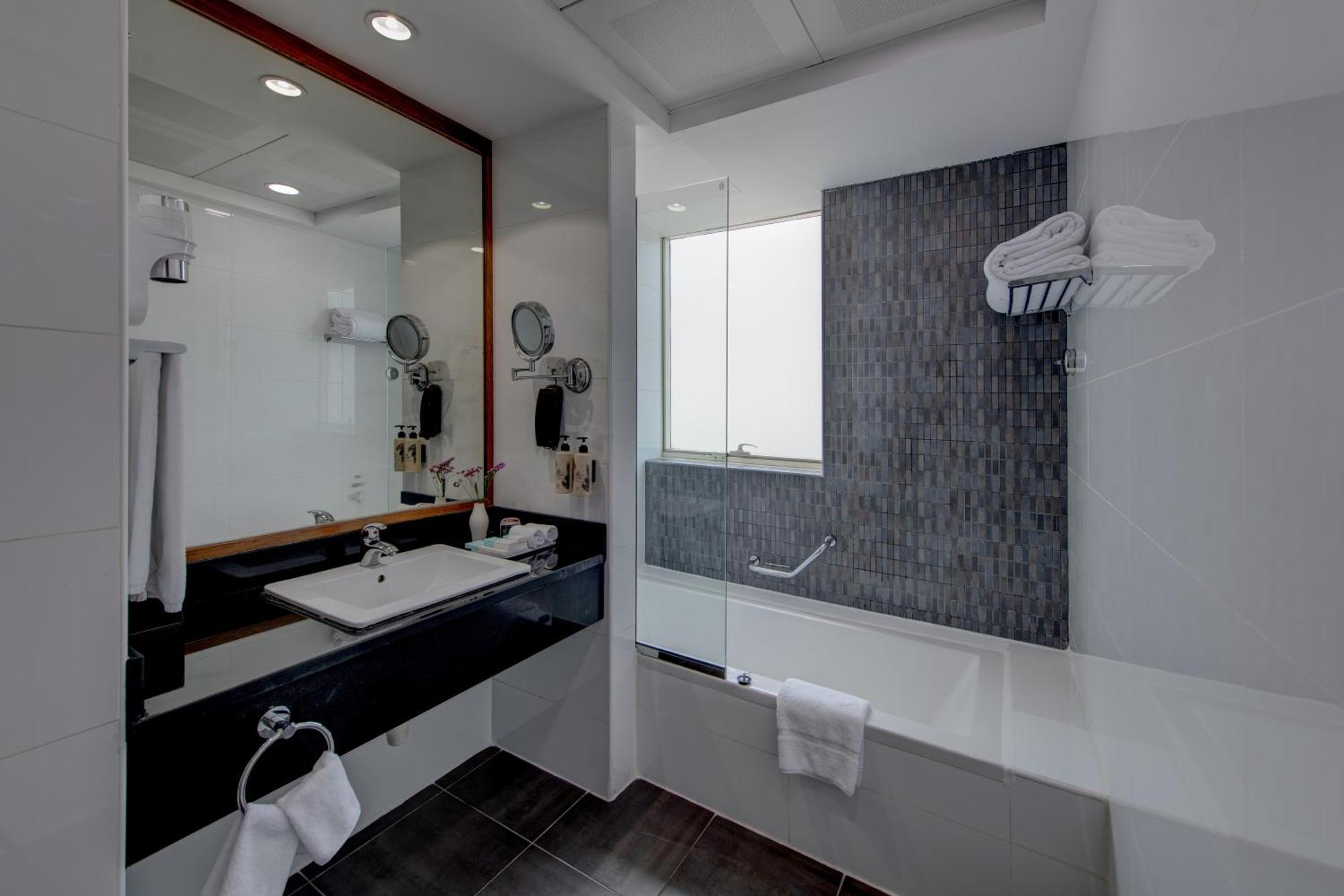 Executive King Room with Partial Sea View