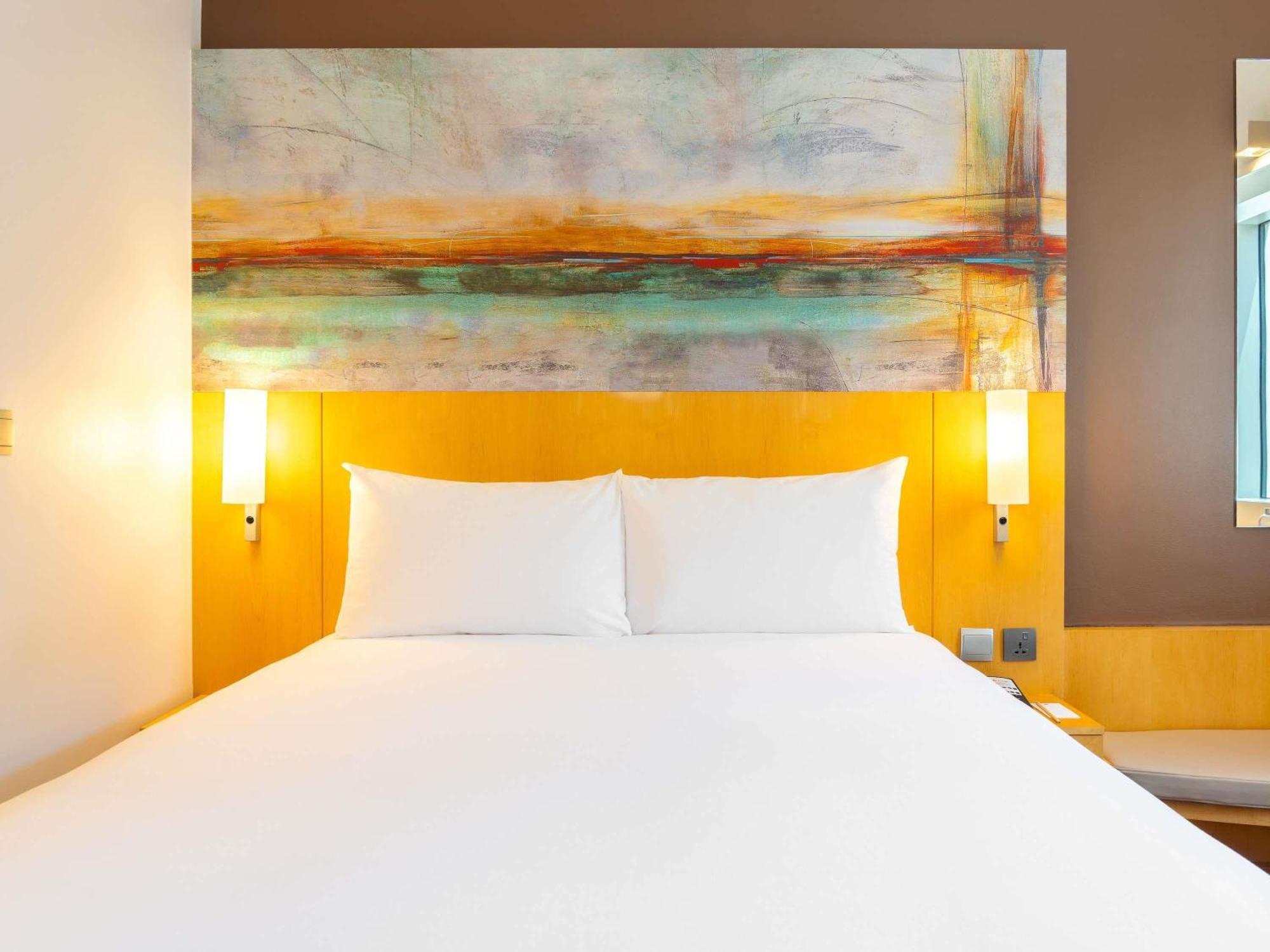 Standard Queen Room