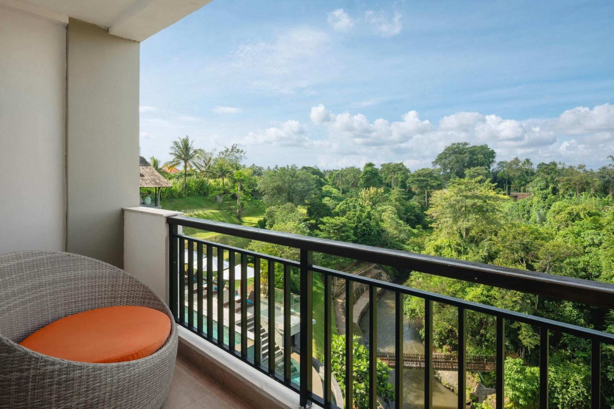 Deluxe Twin Balcony Room with River View, with FREE daily shuttle to Ubud City, FREE Photo Session, FREE Art Gallery Visit, 24-hour access to Fitness Center, FREE Welcome Drink, and FREE Kids Activities.
