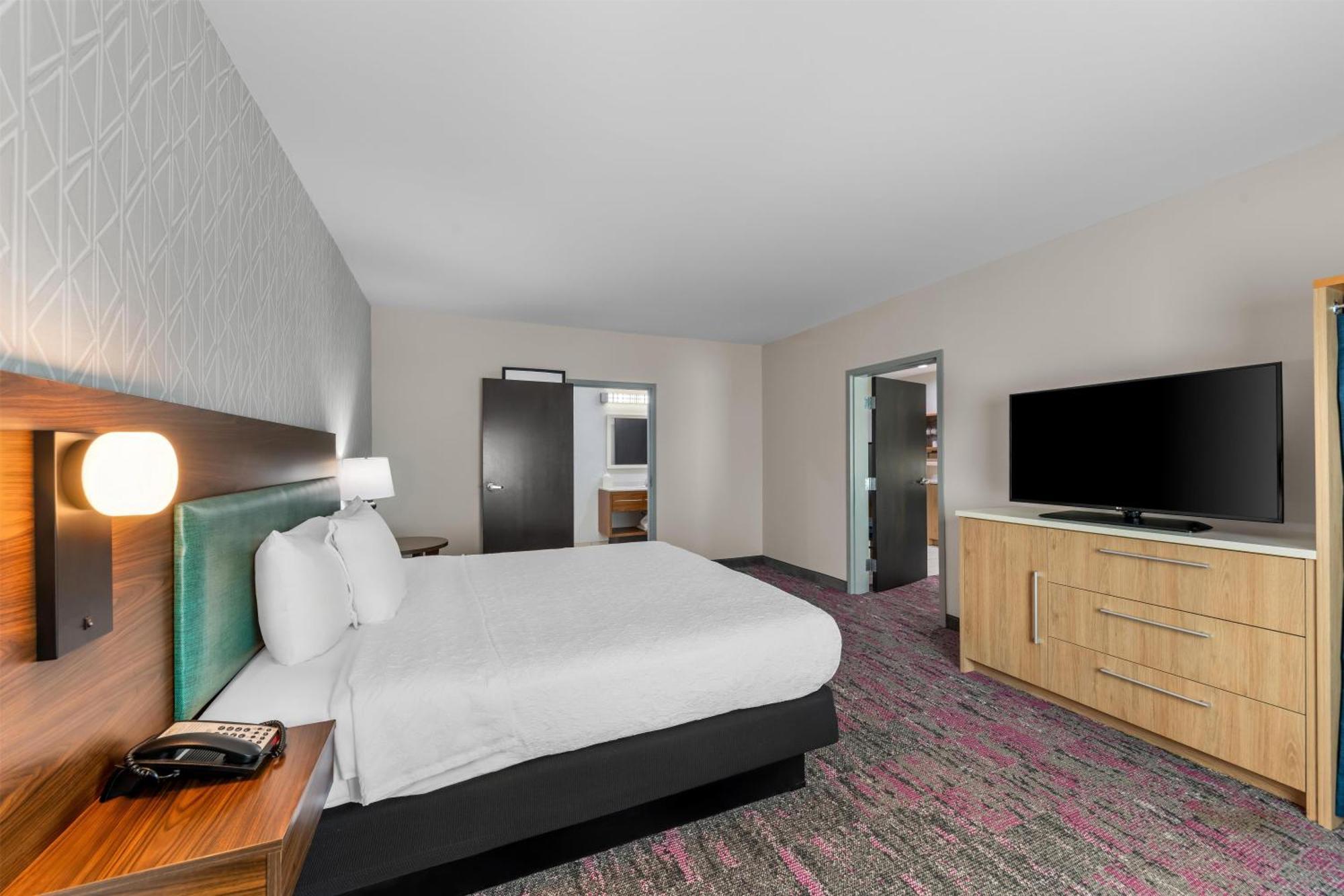 King Suite - Hearing Access/Non-Smoking