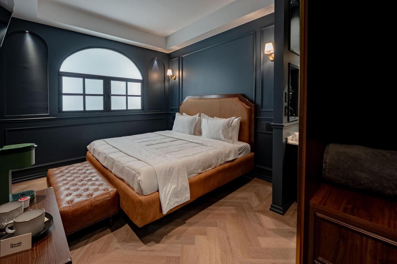 Superior King Suite