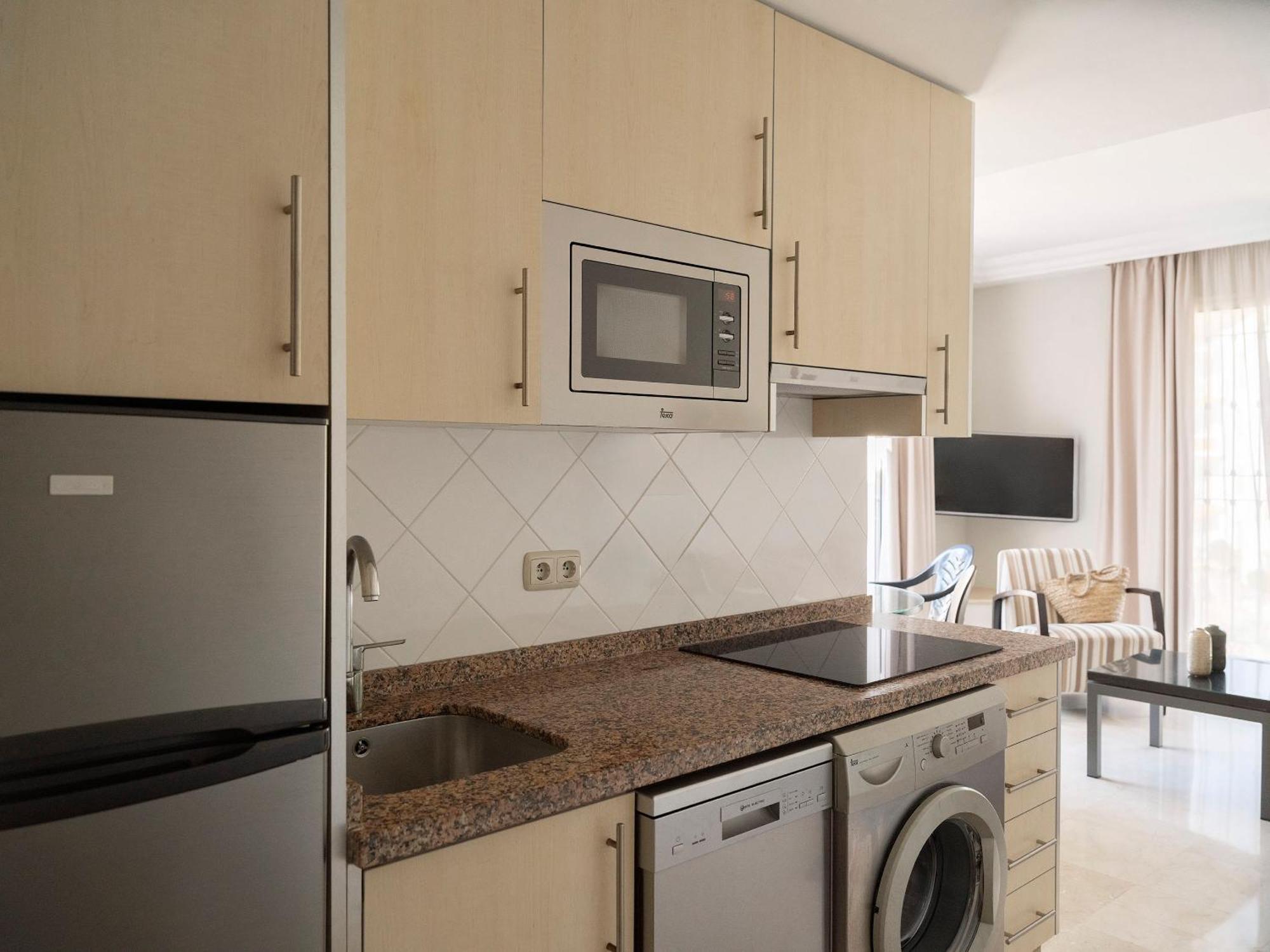 Superior One-Bedroom Apartment (3 Adults)