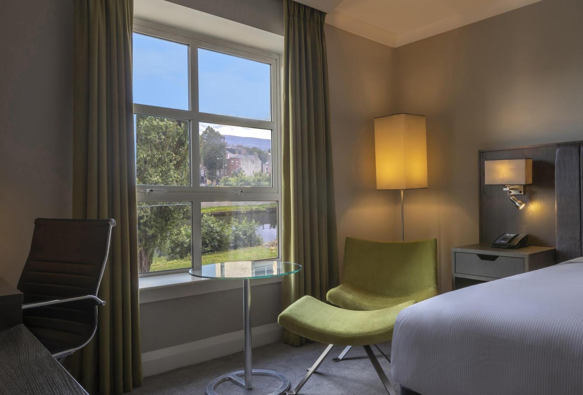 Standard Queen Room with Canal View
