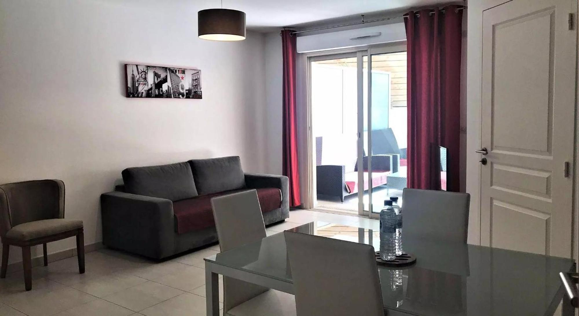 One-Bedroom Apartment