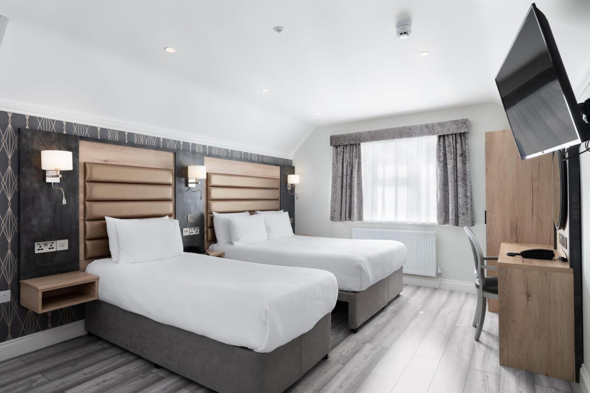 Queen Studio with Single Bed