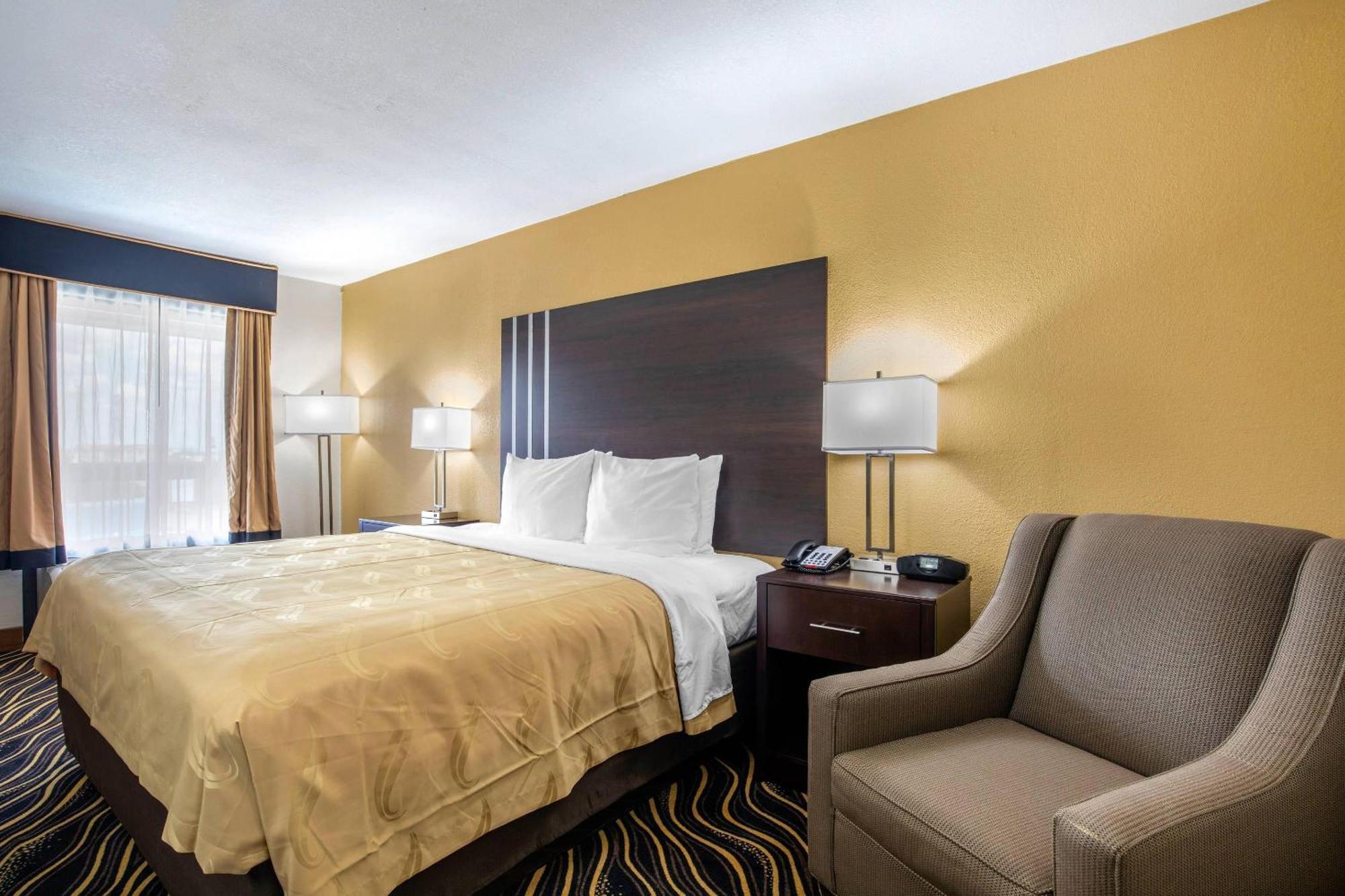 Standard King Room - Non-Smoking