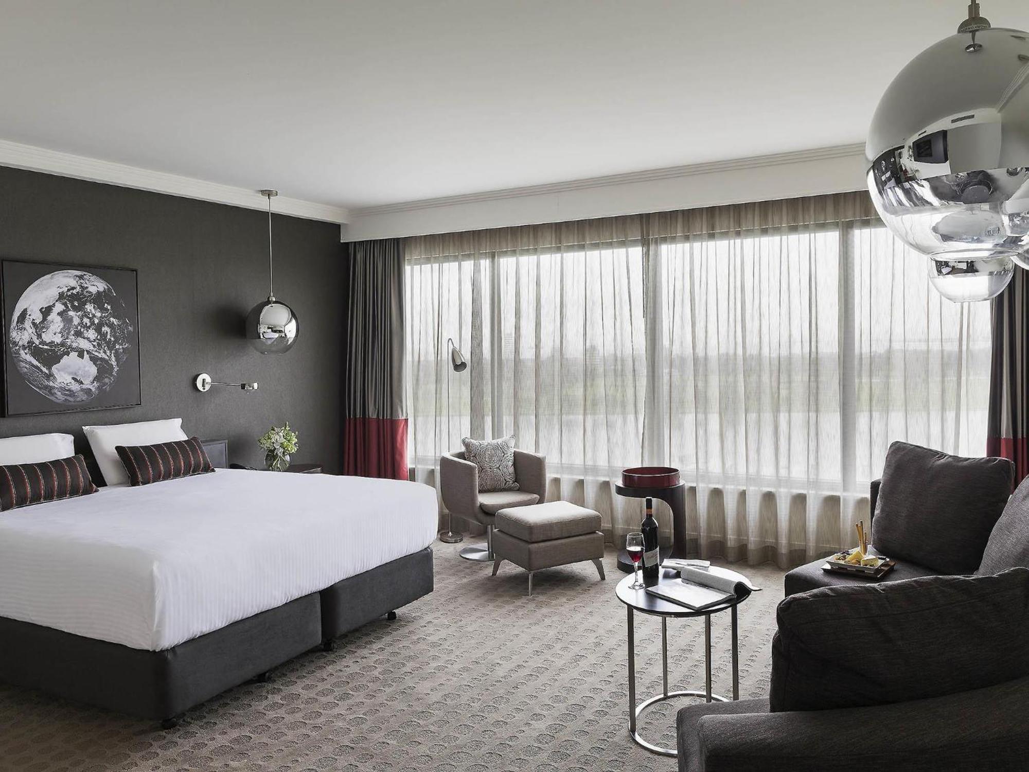 Deluxe King Room - Lake View