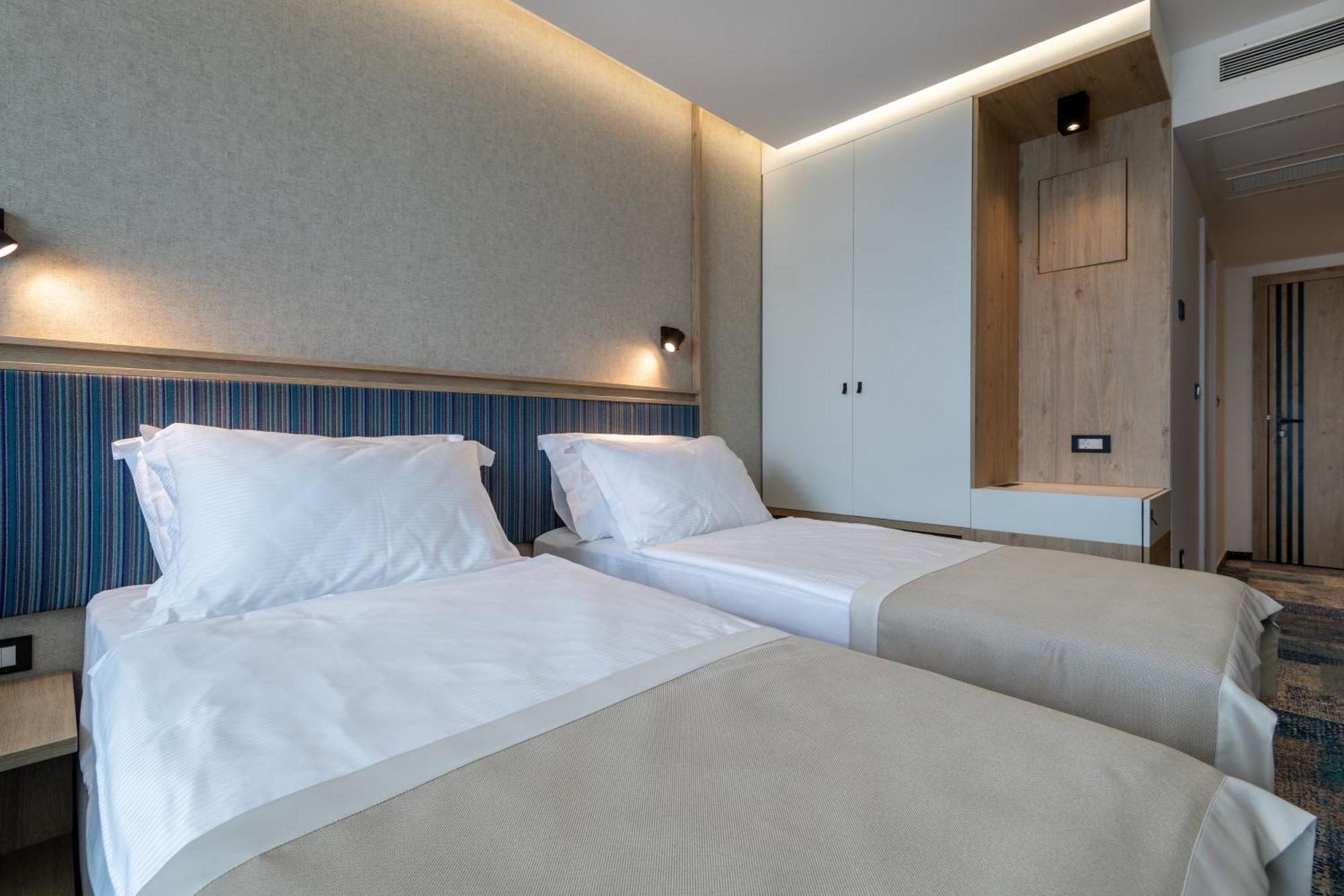 Deluxe Double Room with Balcony and Sea View