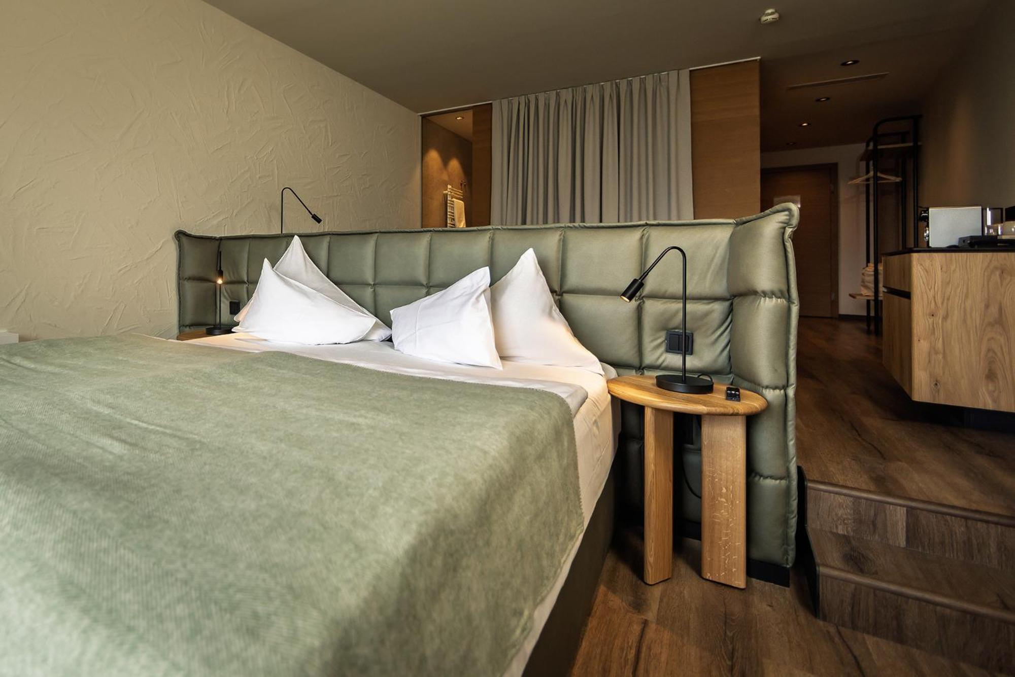 Panorama Room Glacier View Plus