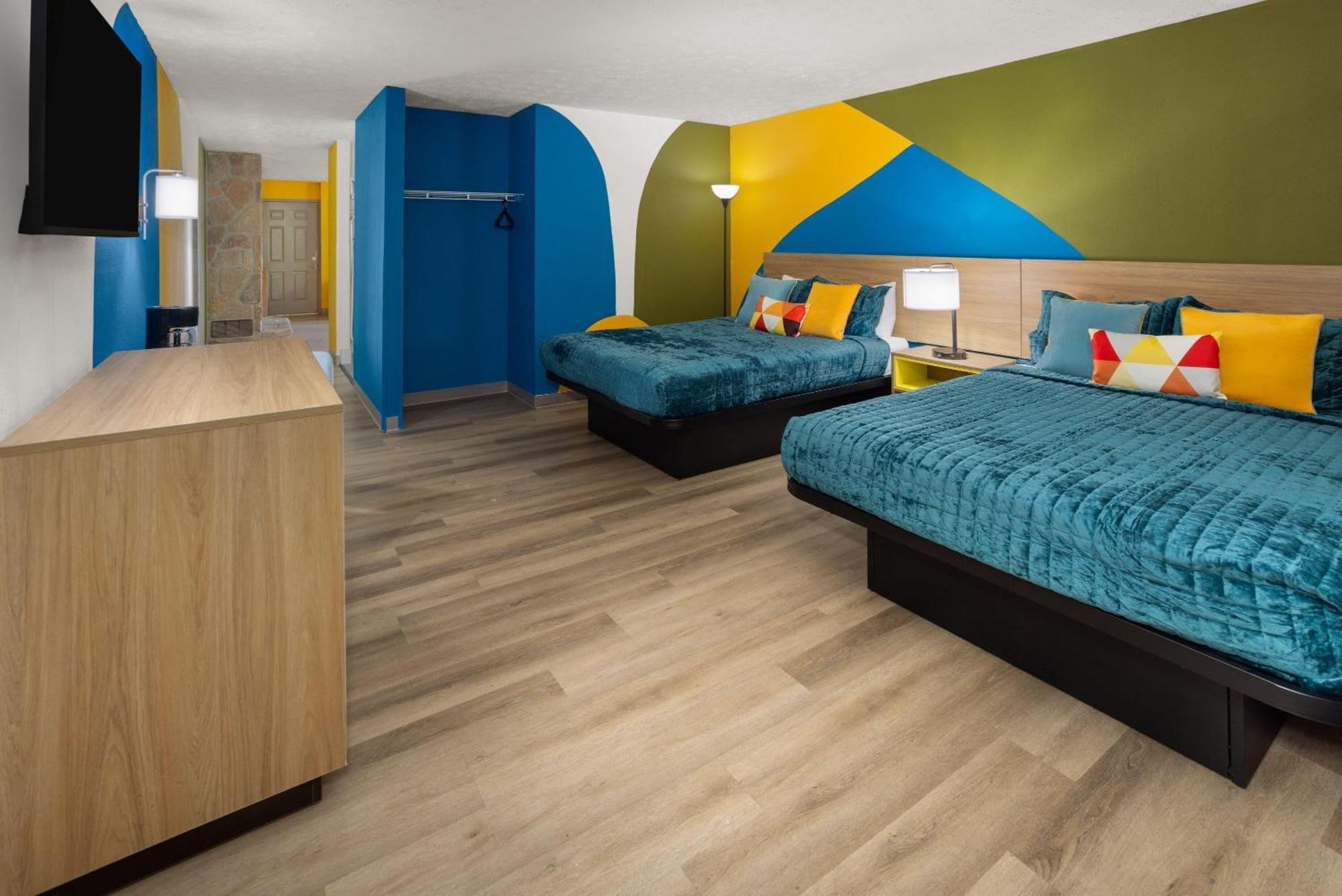Suite with Two Queen Beds - Non-Smoking