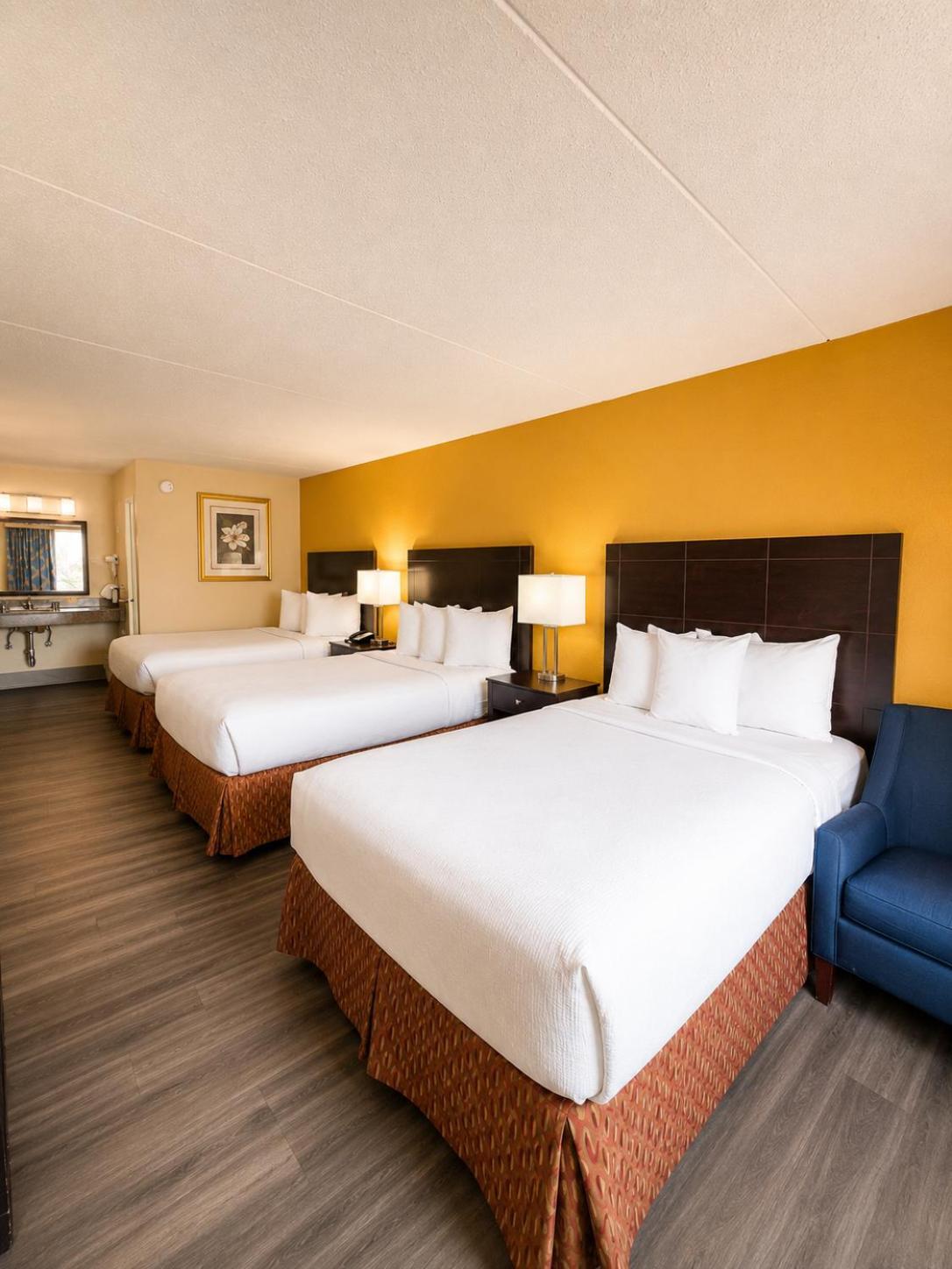 Triple Room with Three Double Beds - Non-Smoking