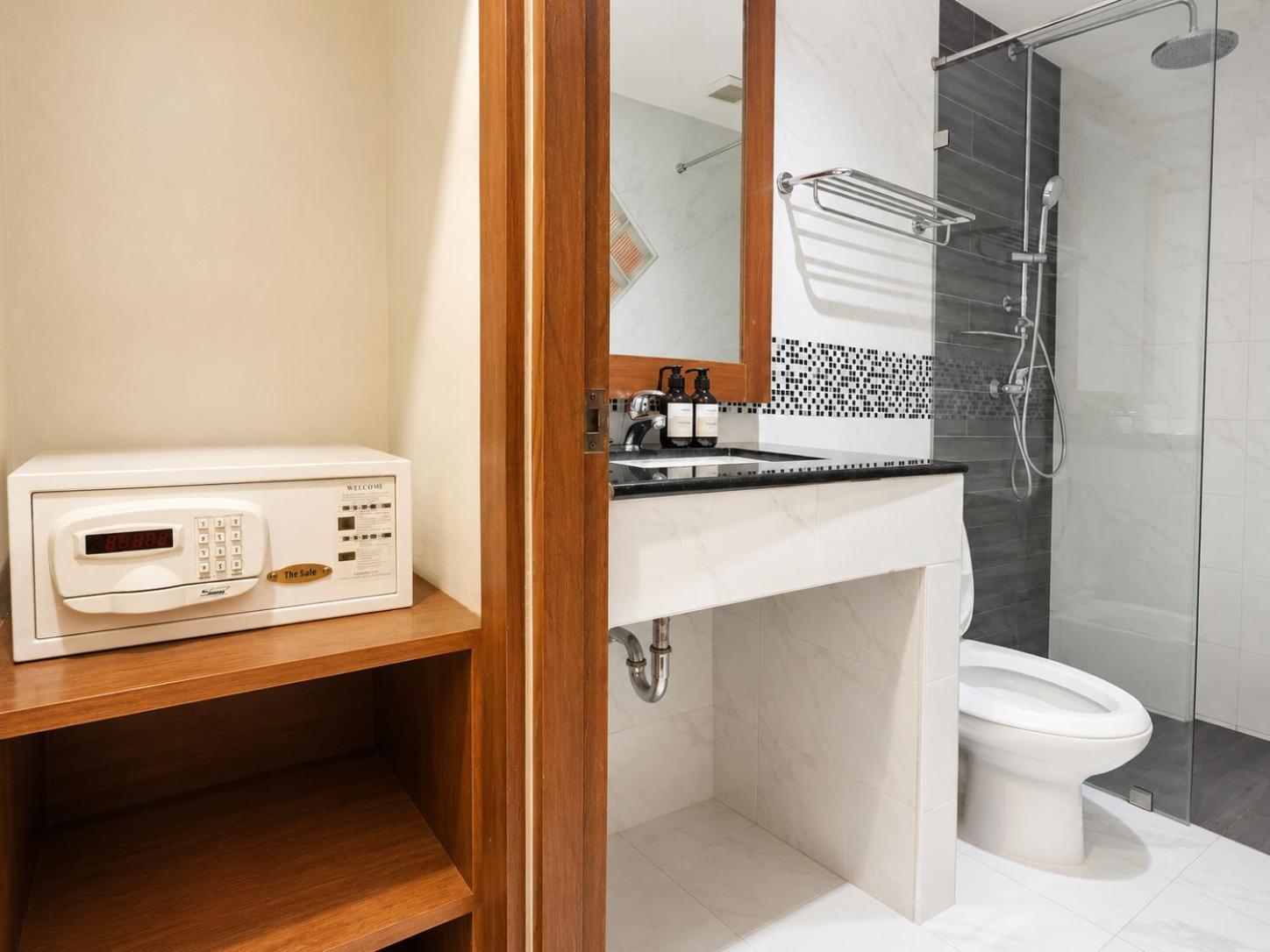 Standard Double Room (No Windows)