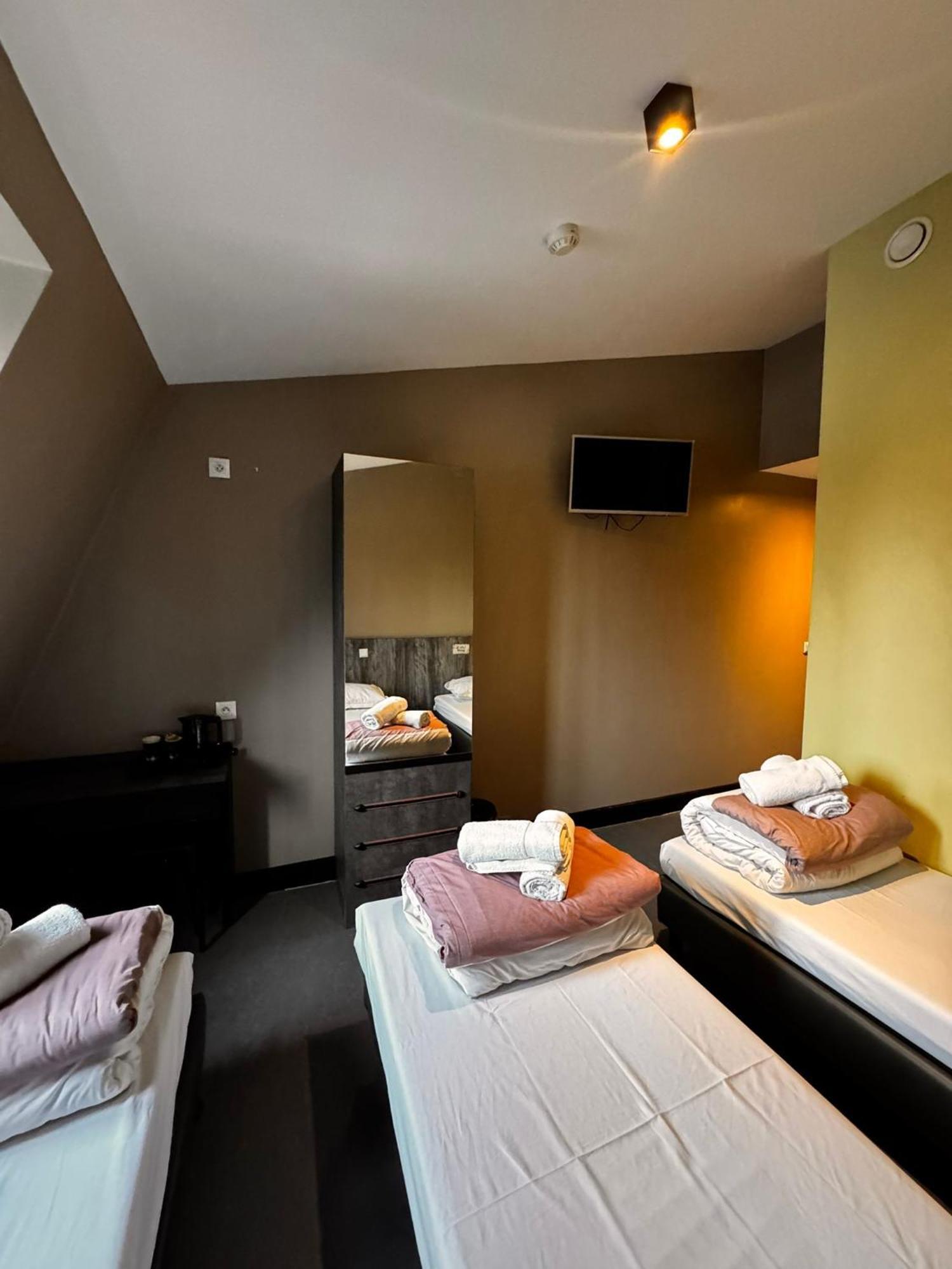 Triple Room with Private Bathroom