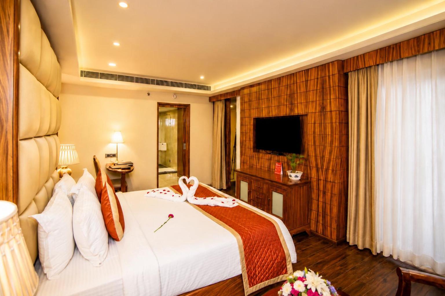 Deluxe Suite:Enjoy Happy Hours with 1+1 offer on Alcoholic Beverages
