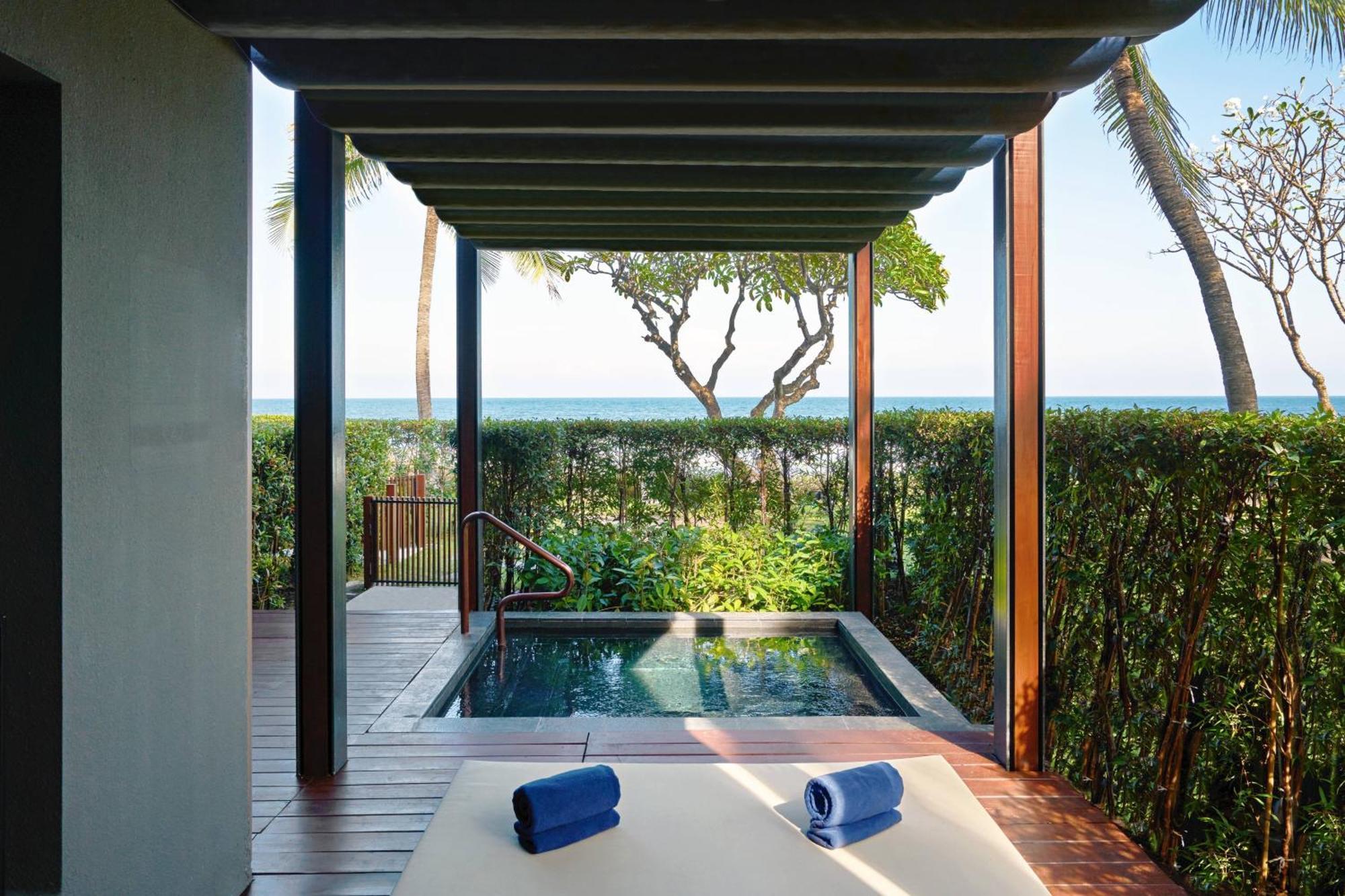 1 Bedroom Suite, 1 King, Beach front access, Garden access, Whirlpool