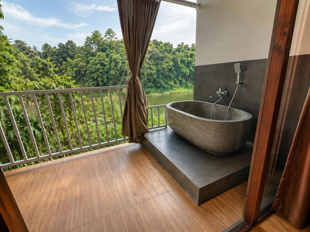 Suite with River View