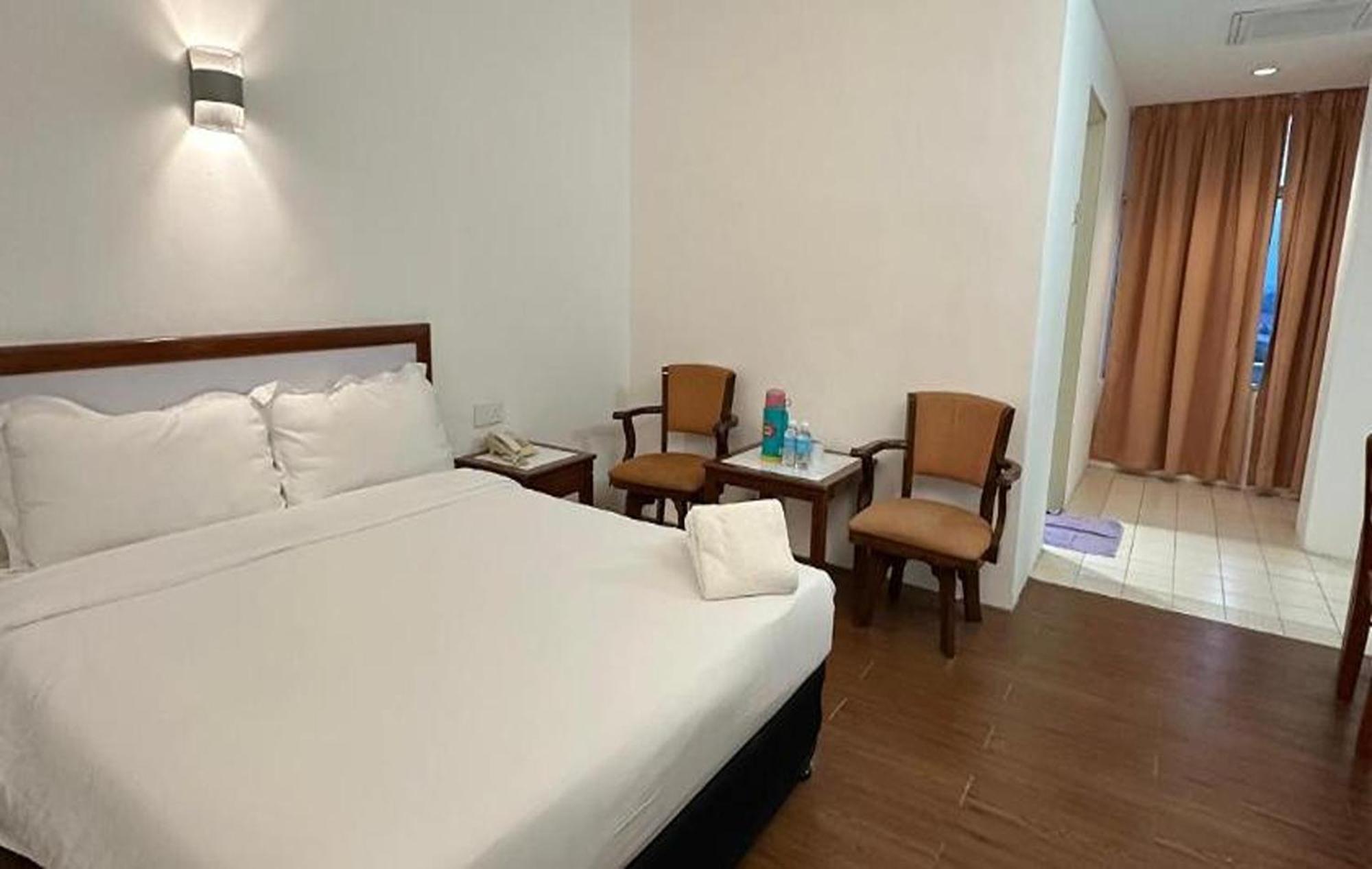 Standard Queen Room