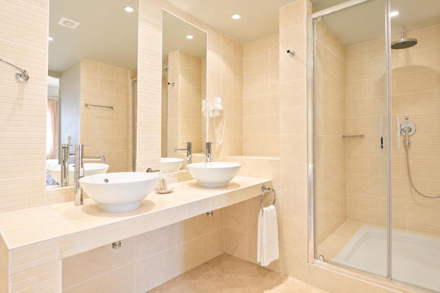 Double or Twin Room with Partial Sea View