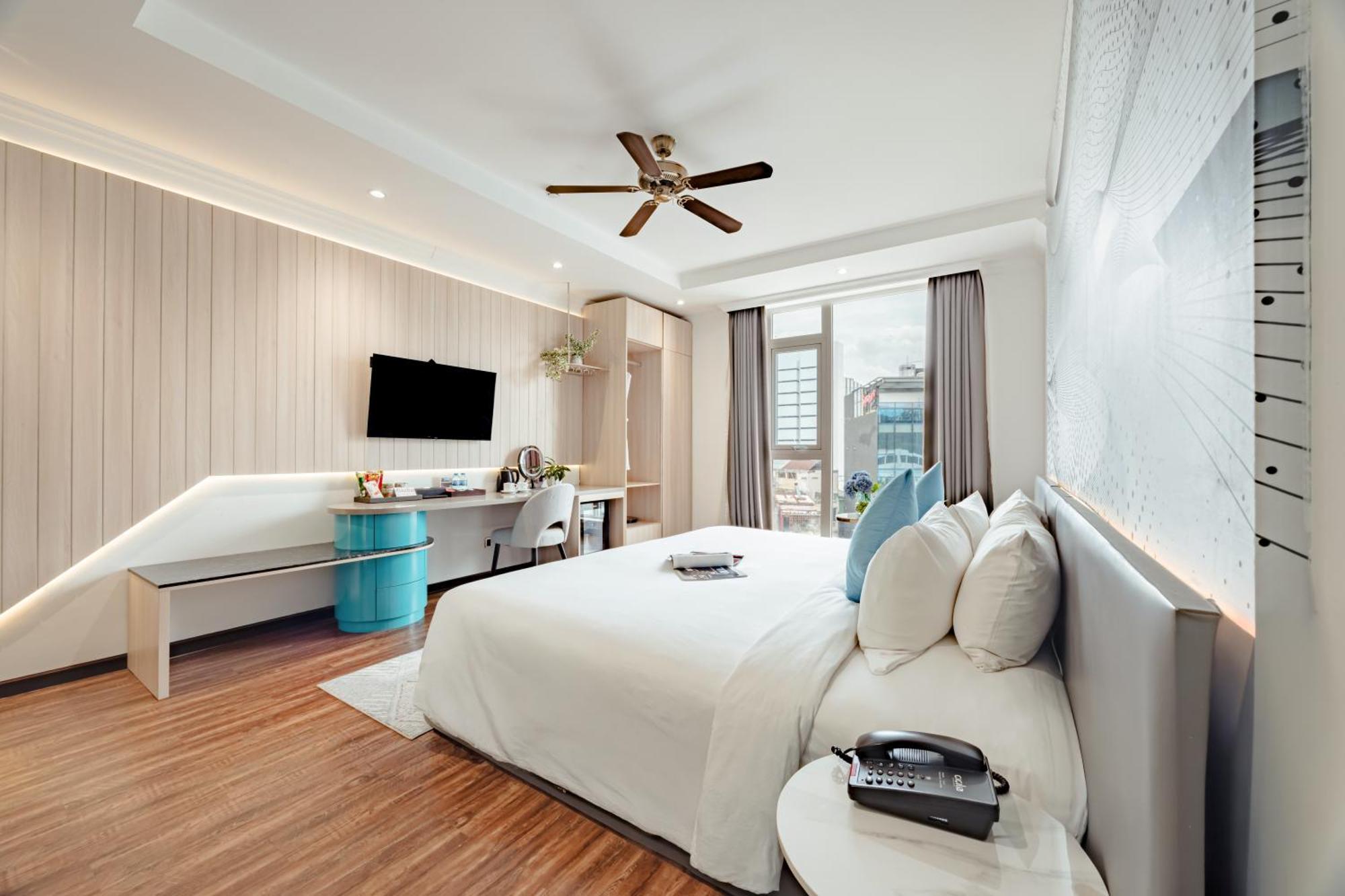 Signature Double or Twin City View