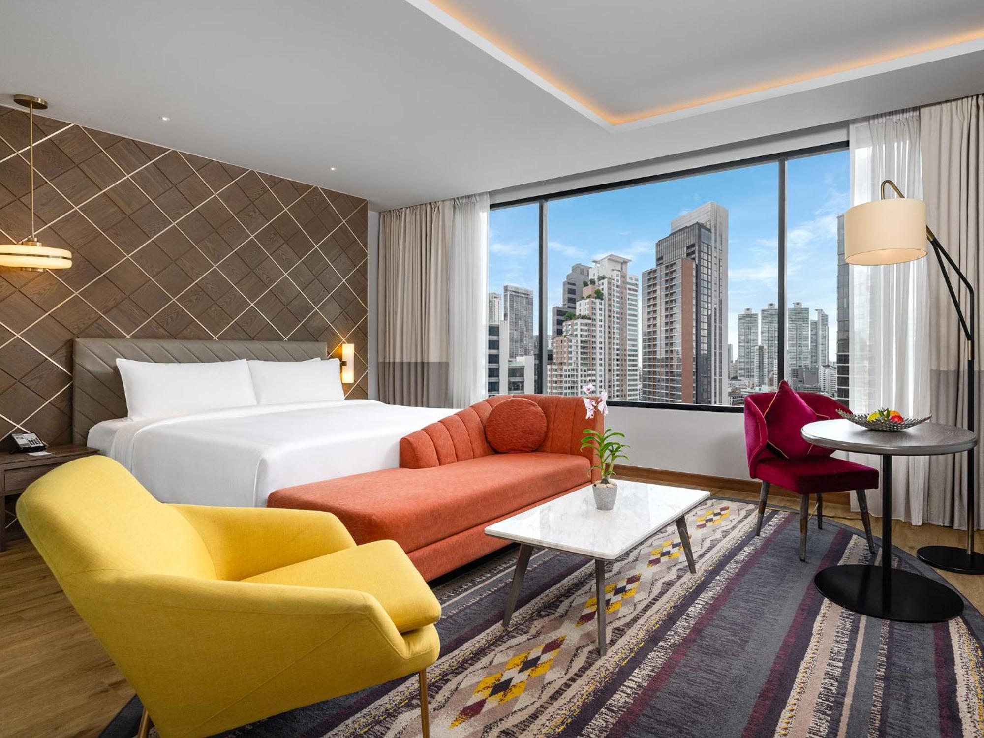 Deluxe King Suite with City View