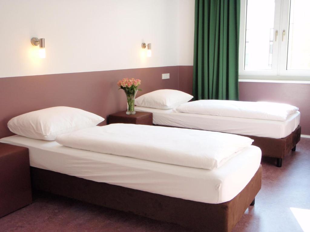 Twin Room with Shared Bathroom
