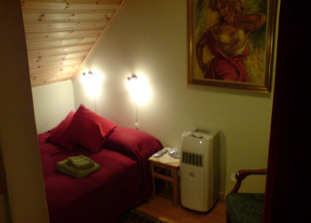 Single Room with Shared Bathroom