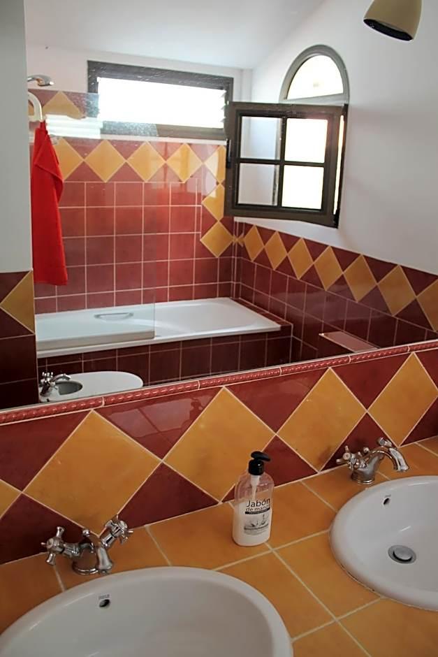 Bed in 4-Bed Mixed Dormitory Room with Bathroom