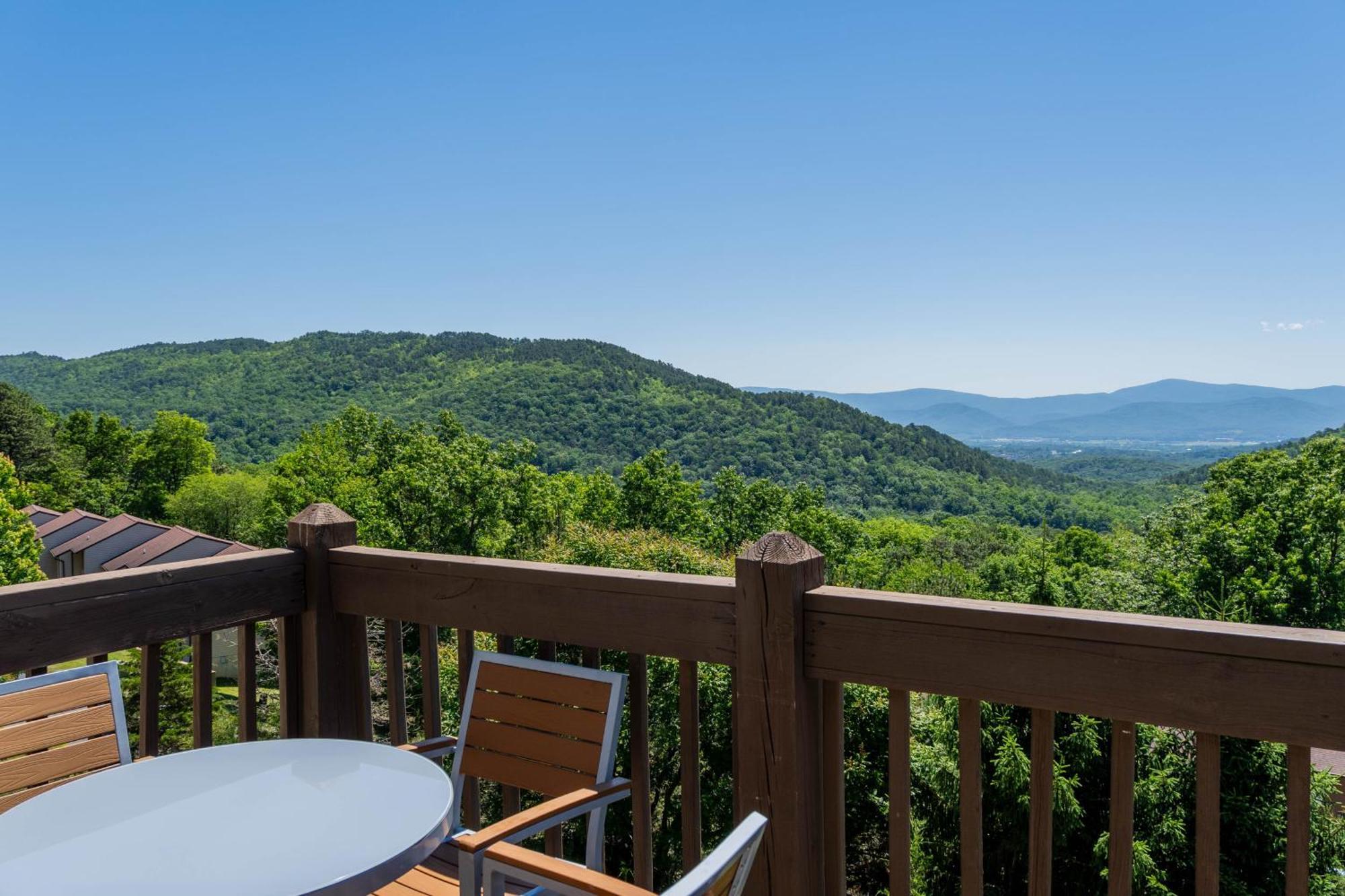 Summit Two Bedroom View Premium Condo with Jacuzzi - Full Kitchen