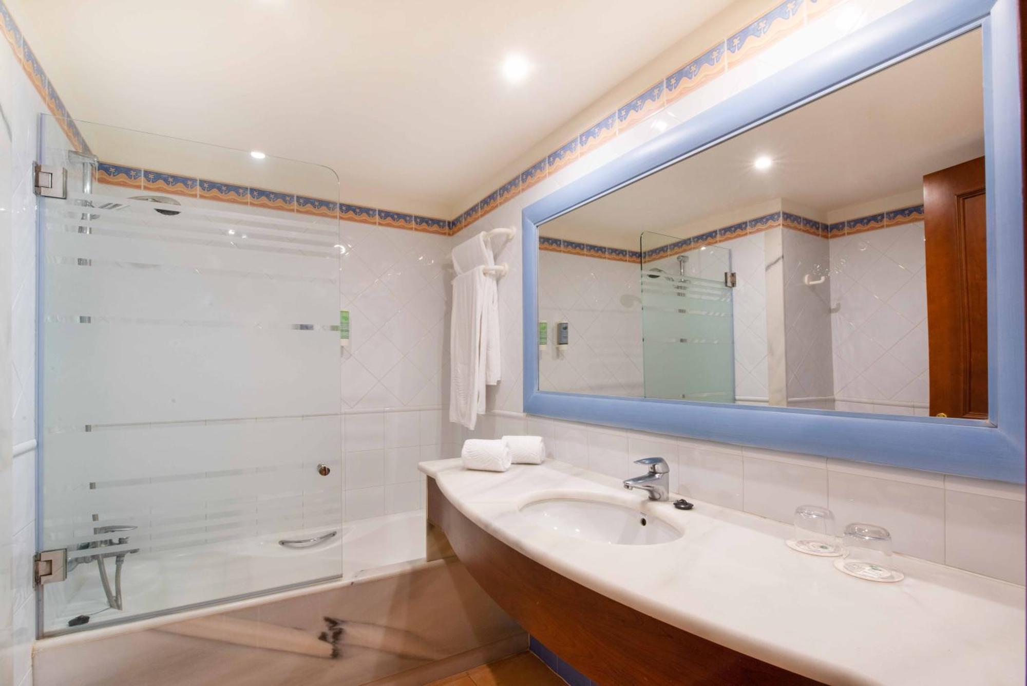 Double or Twin Room with Partial Sea View