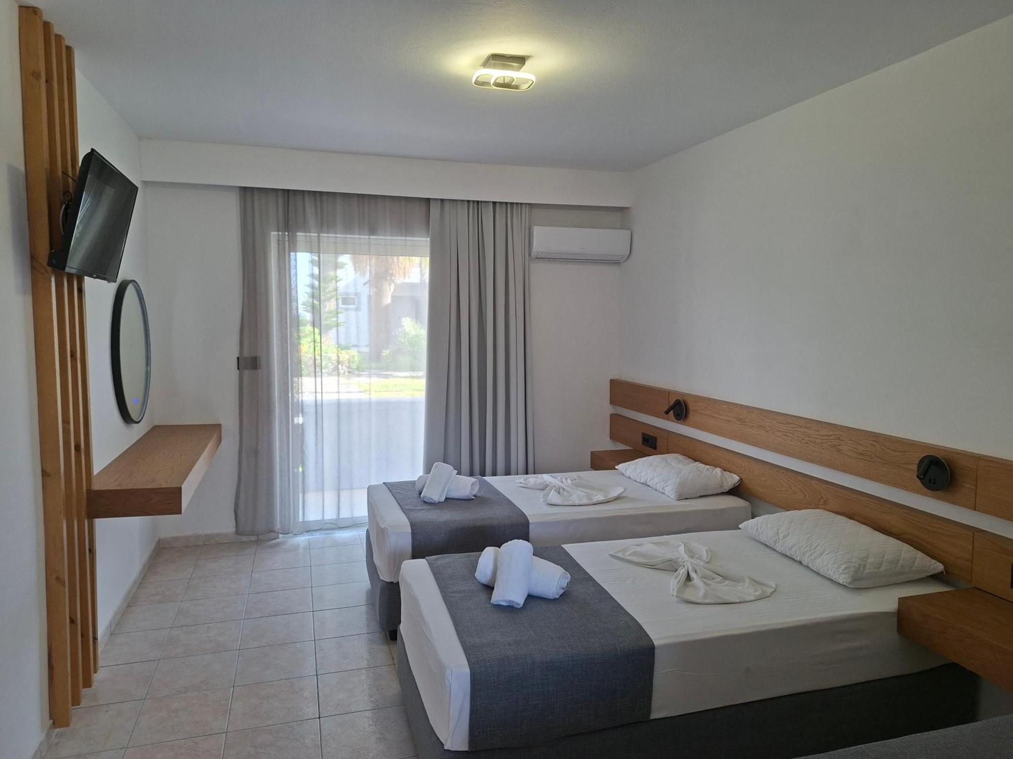 Double or Twin Room with Side Sea View