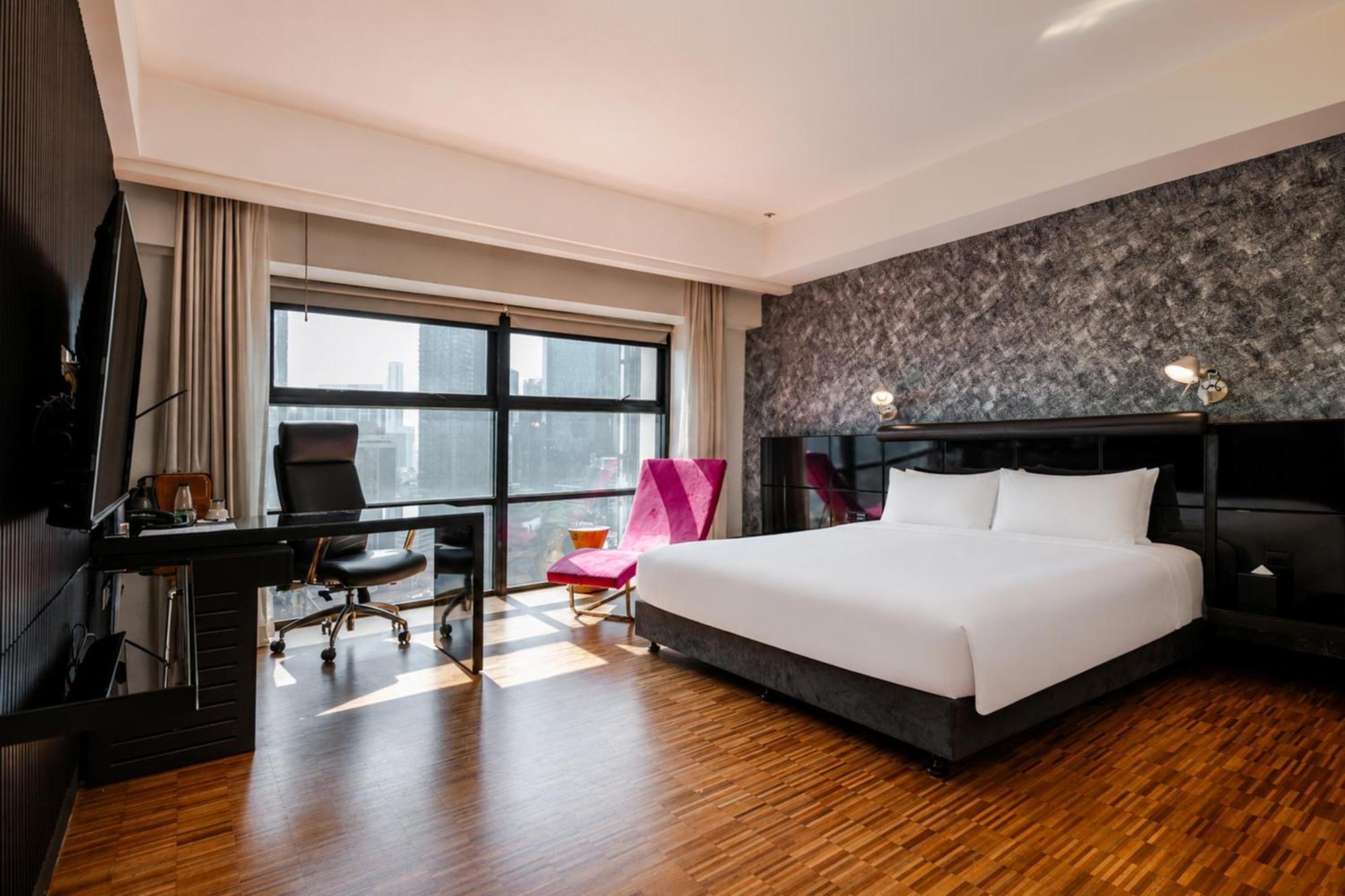 Deluxe King Room